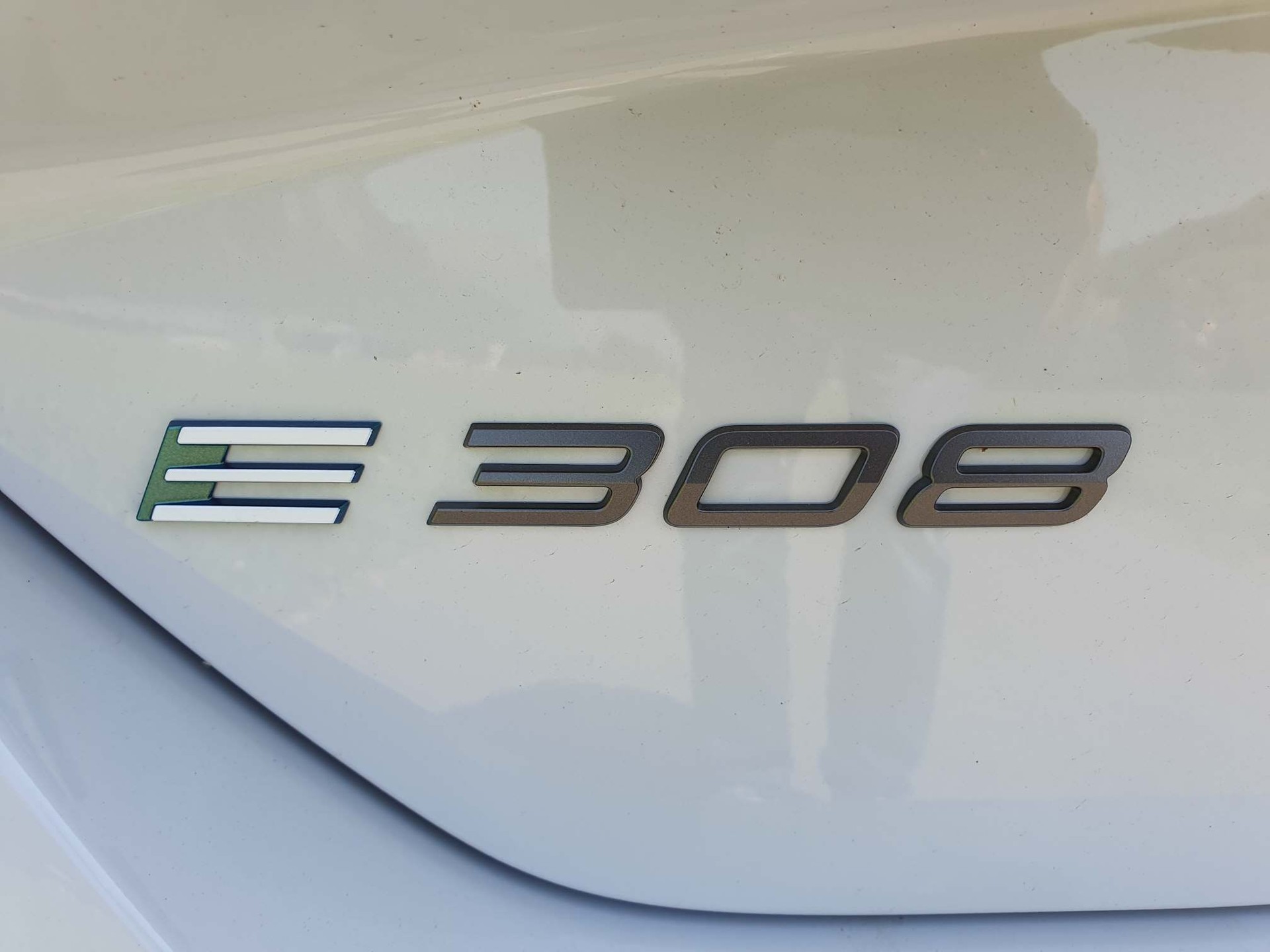 PEUGEOT 308 SW e-Allure-image-6