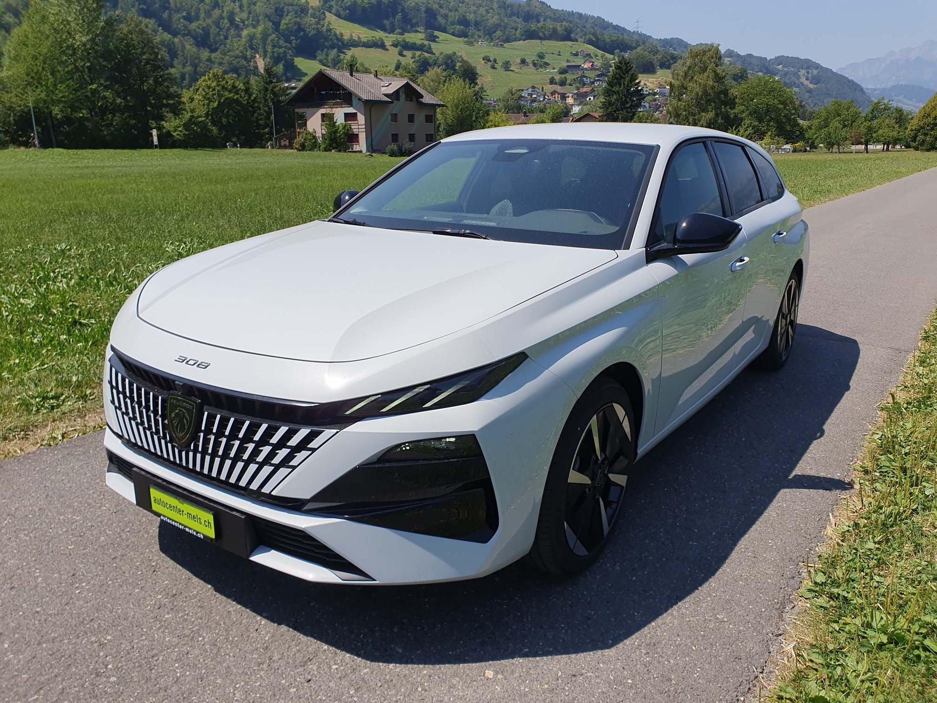 PEUGEOT 308 SW e-Allure-image-3