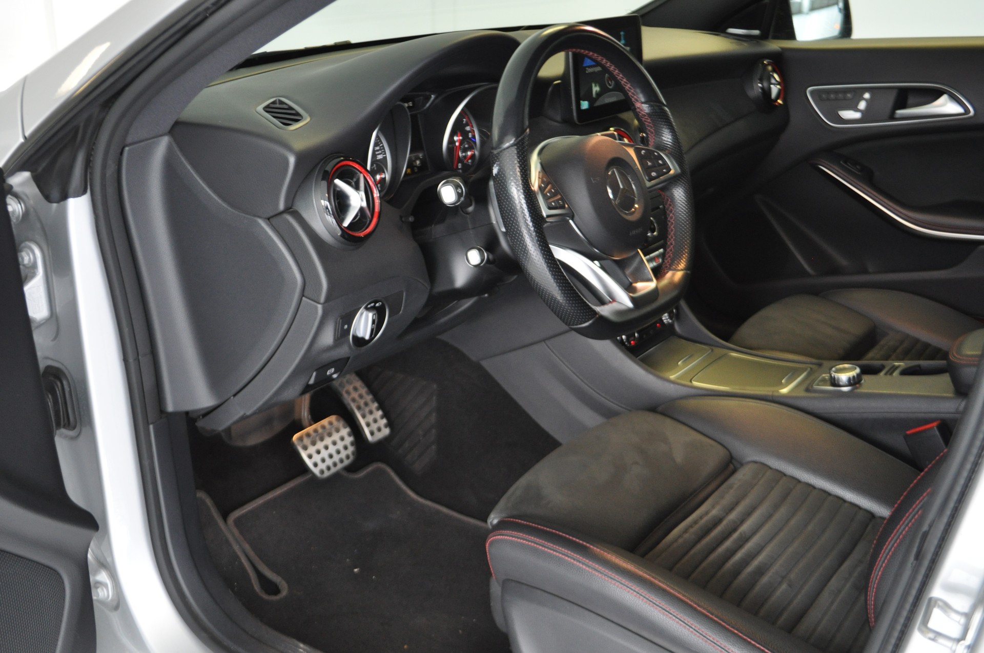 MERCEDES-BENZ CLA 250 Sport 4Matic 7G-DCT-image-5