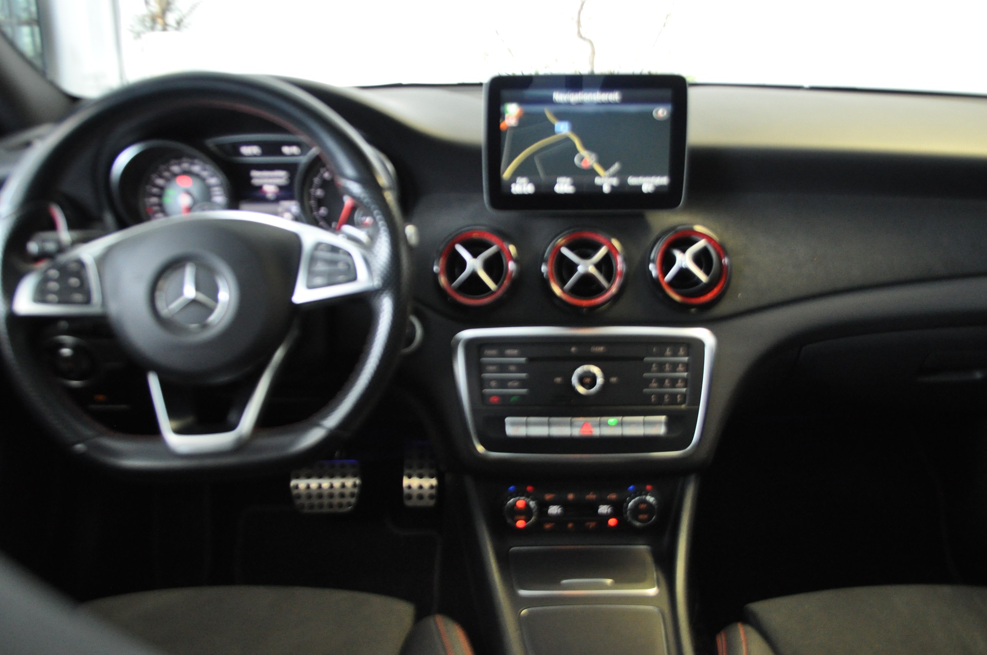 MERCEDES-BENZ CLA 250 Sport 4Matic 7G-DCT-image-10