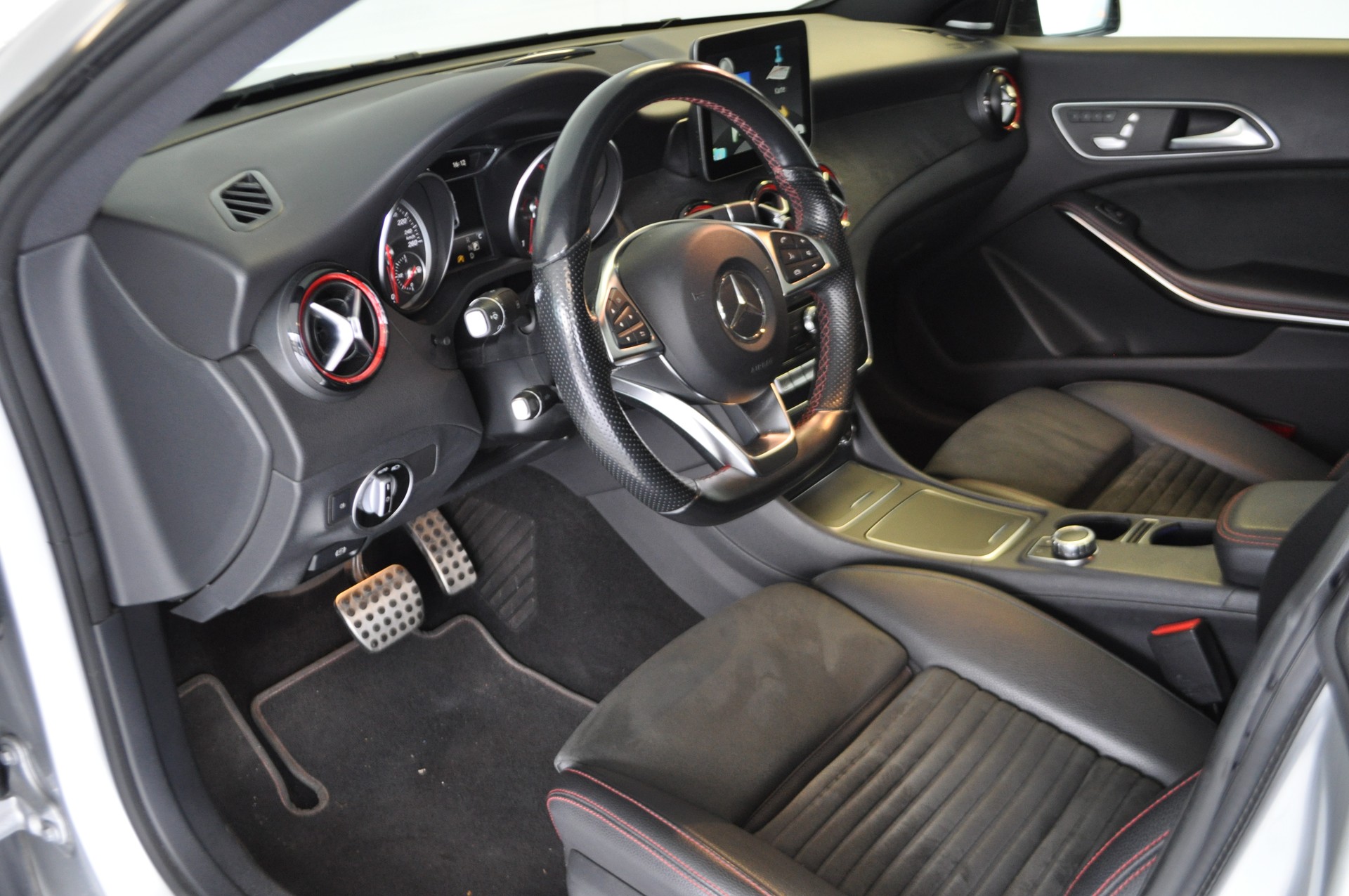 MERCEDES-BENZ CLA 250 Sport 4Matic 7G-DCT-image-6