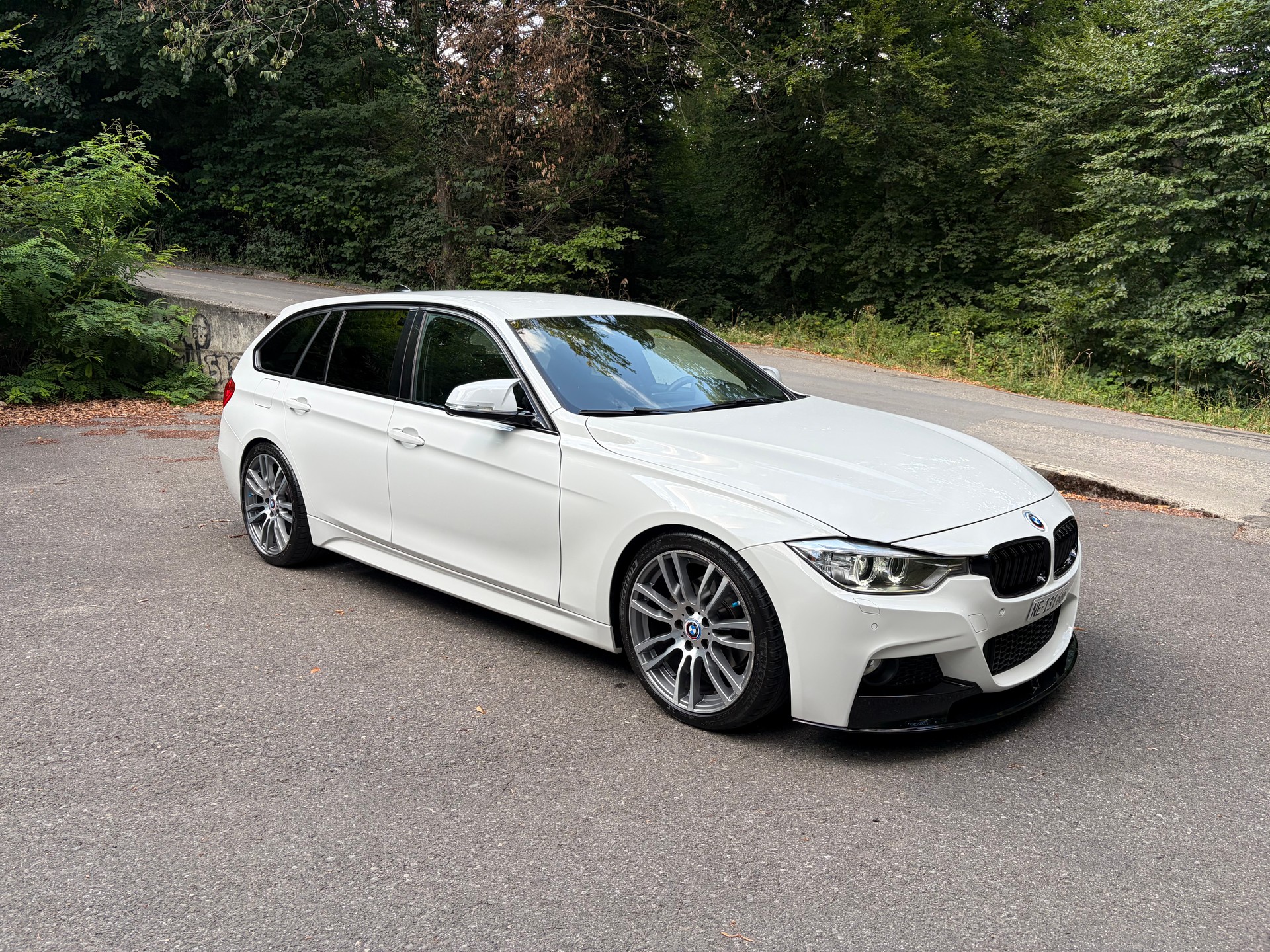 BMW 320d xDrive-image-1