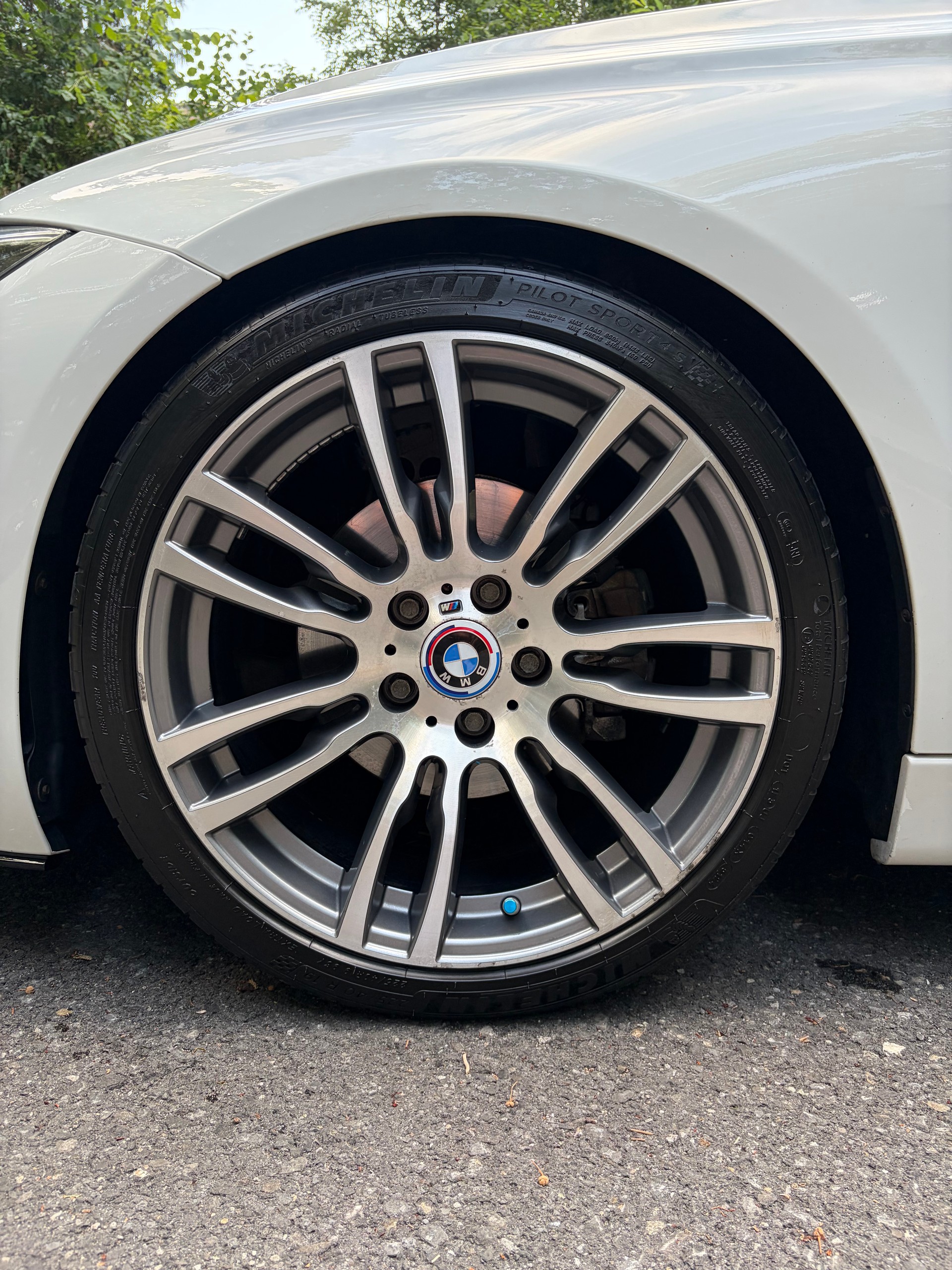 BMW 320d xDrive-image-4