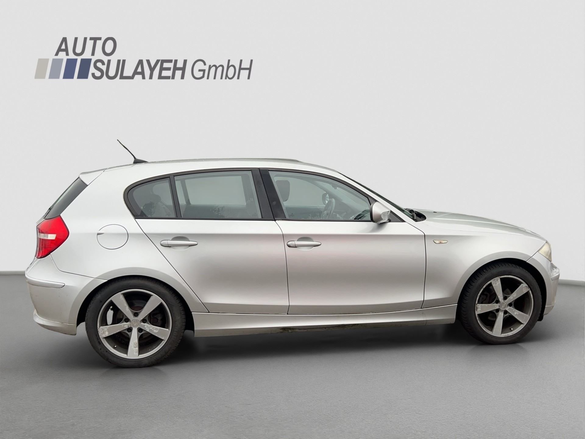 BMW 116i Dynamic Edition-image-1