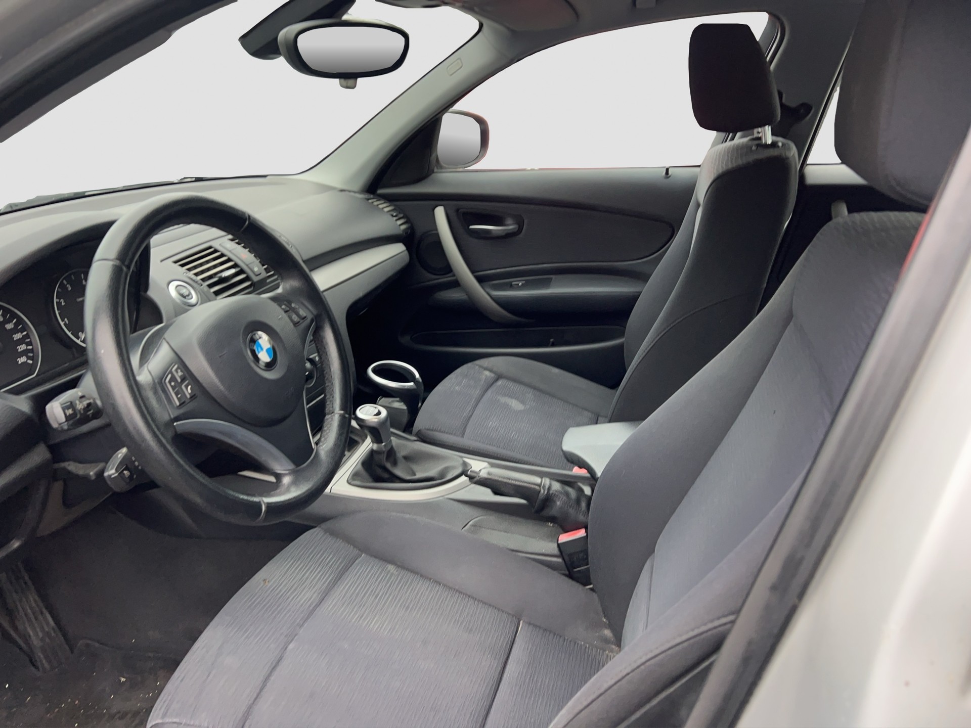 BMW 116i Dynamic Edition-image-3