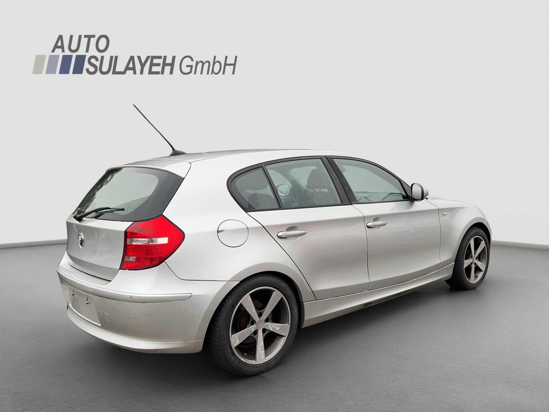 BMW 116i Dynamic Edition-image-8