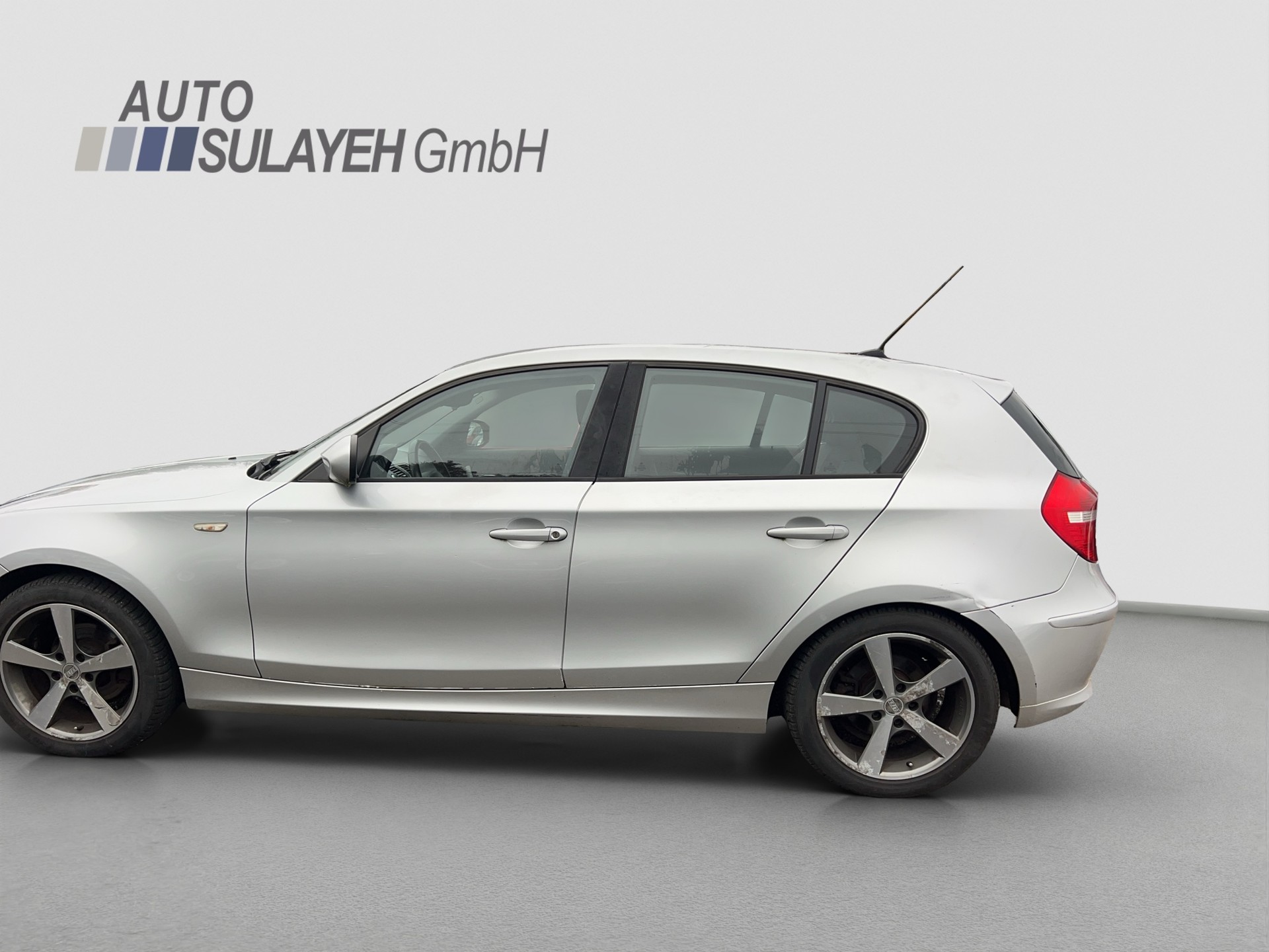 BMW 116i Dynamic Edition-image-2