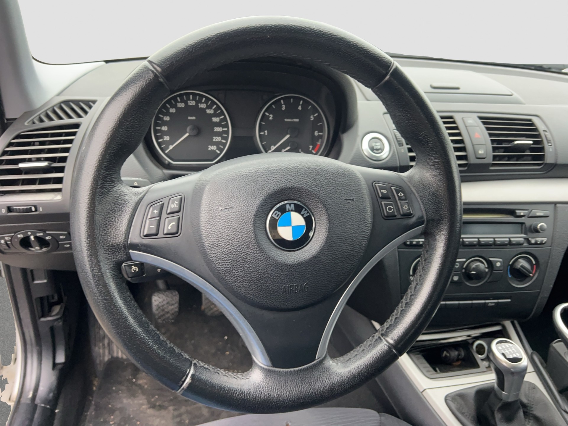 BMW 116i Dynamic Edition-image-6