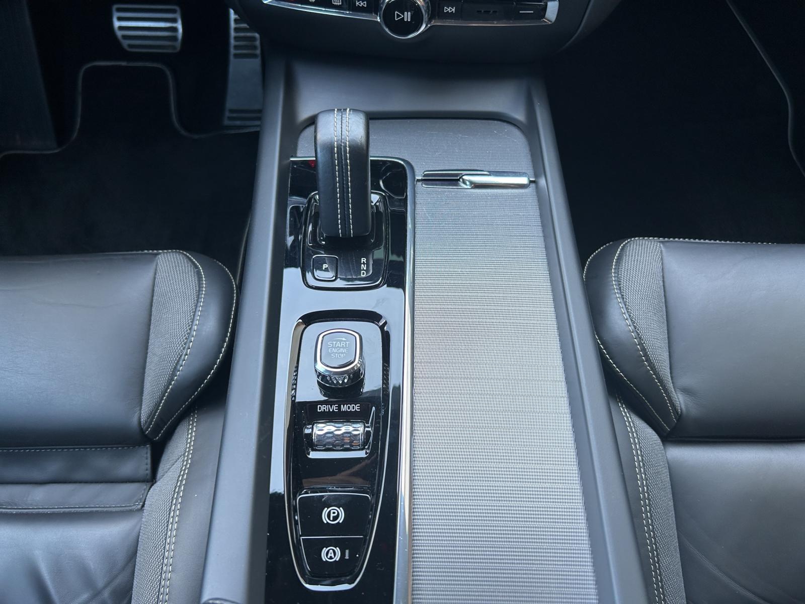 VOLVO S60 B5 AWD Benzin Mild Hybrid R-Design Geartronic-image-18