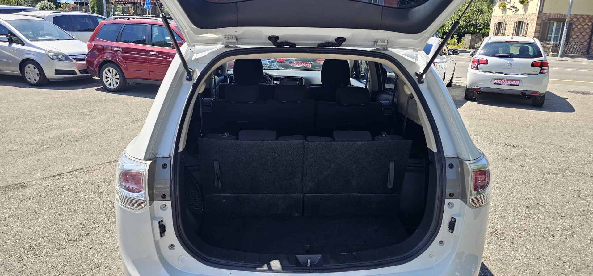 MITSUBISHI Outlander 2.2 DID Navigator Safety 4WD Automatic-image-8