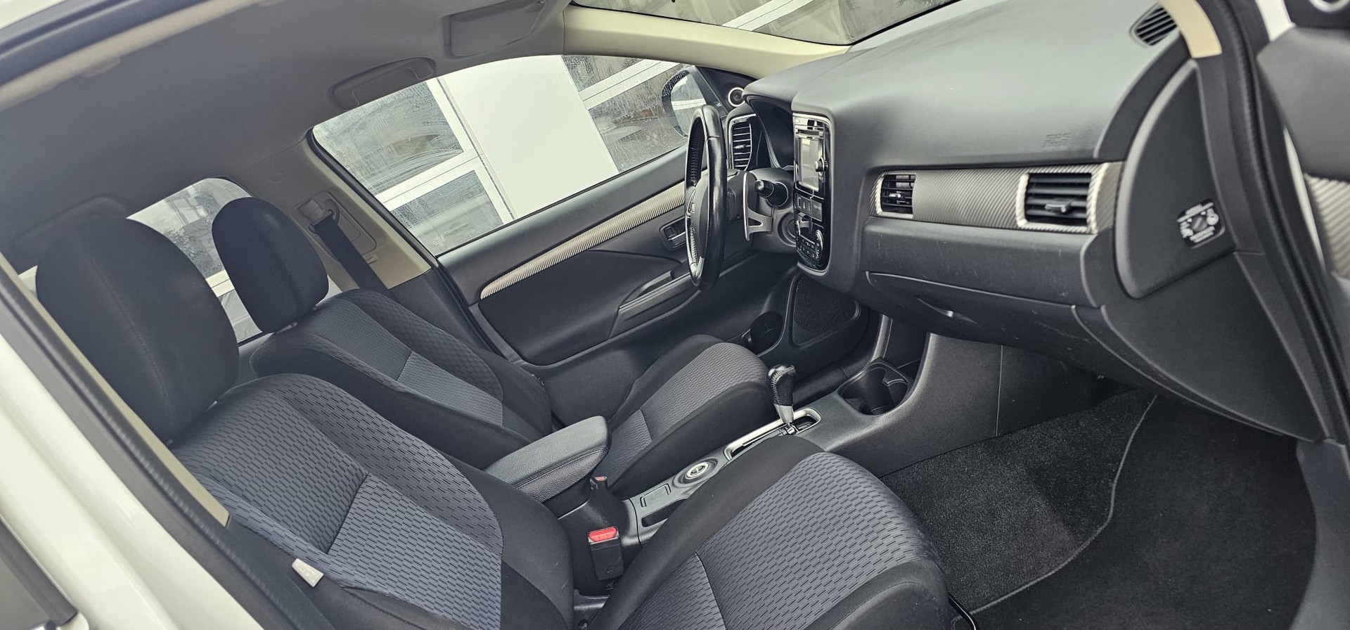 MITSUBISHI Outlander 2.2 DID Navigator Safety 4WD Automatic-image-10