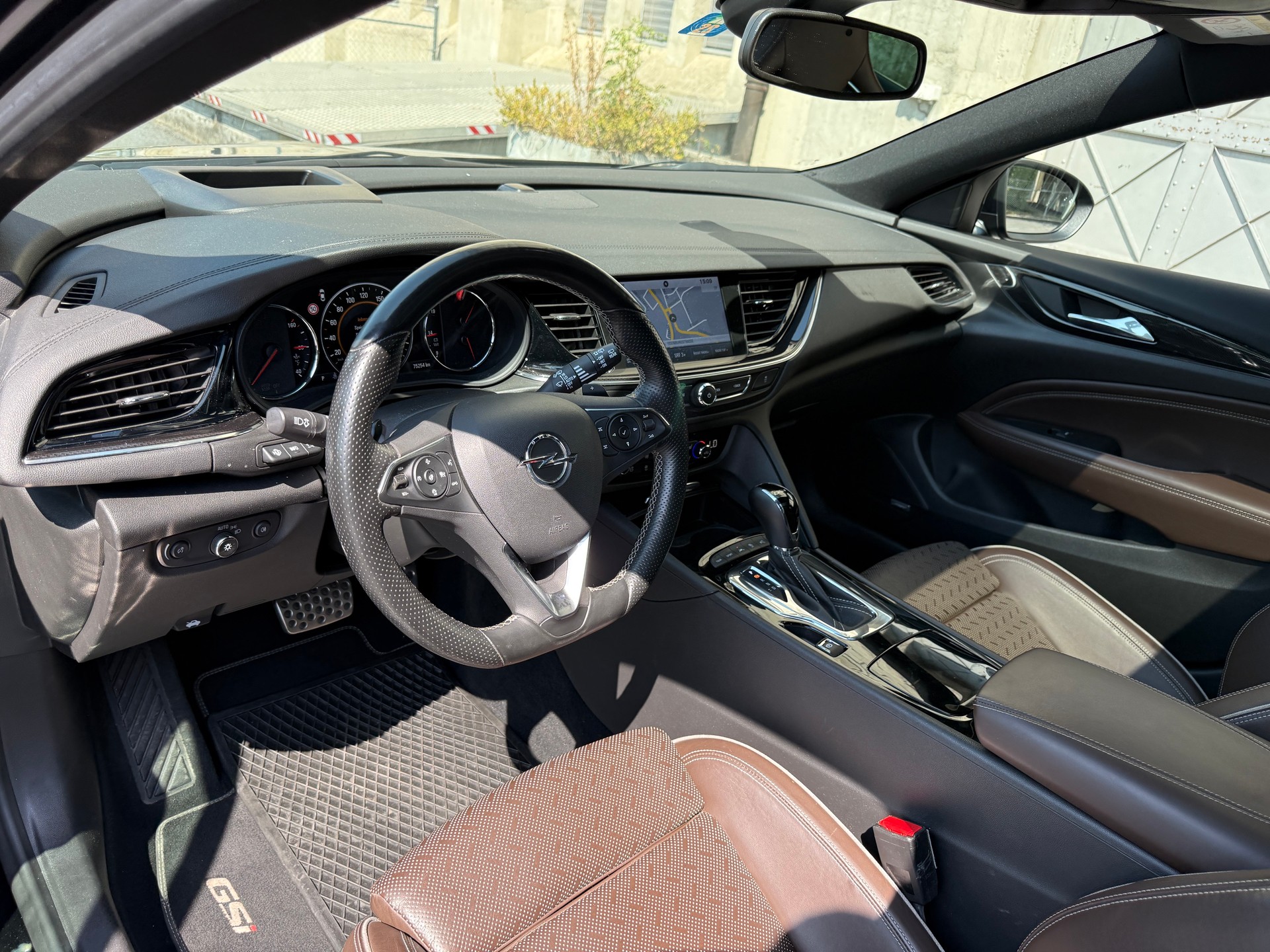 OPEL Insignia 2.0 BiDTI Sports Tourer GSI 4WD Auto-image-6