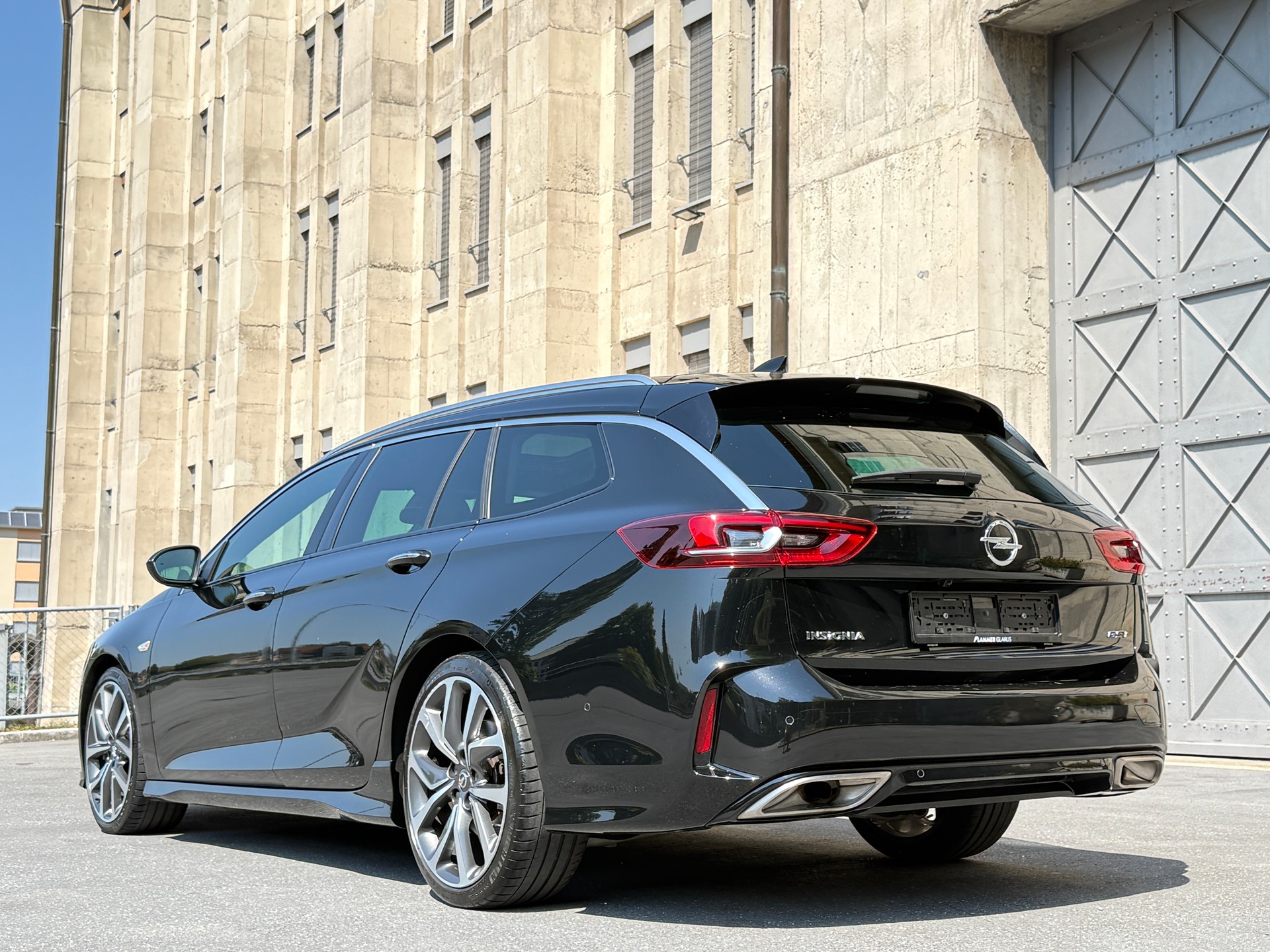 OPEL Insignia 2.0 BiDTI Sports Tourer GSI 4WD Auto-image-2