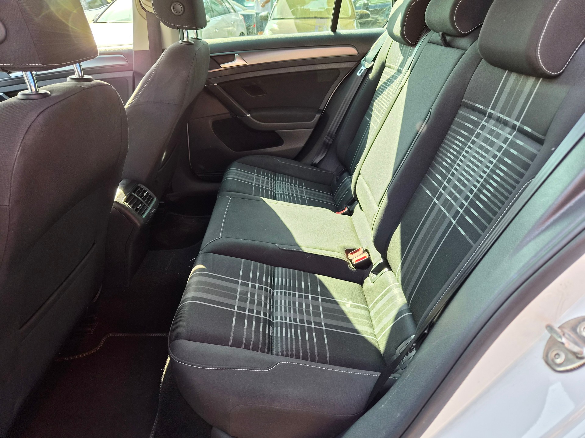 VW Golf 1.4 TSI Lounge DSG-image-9