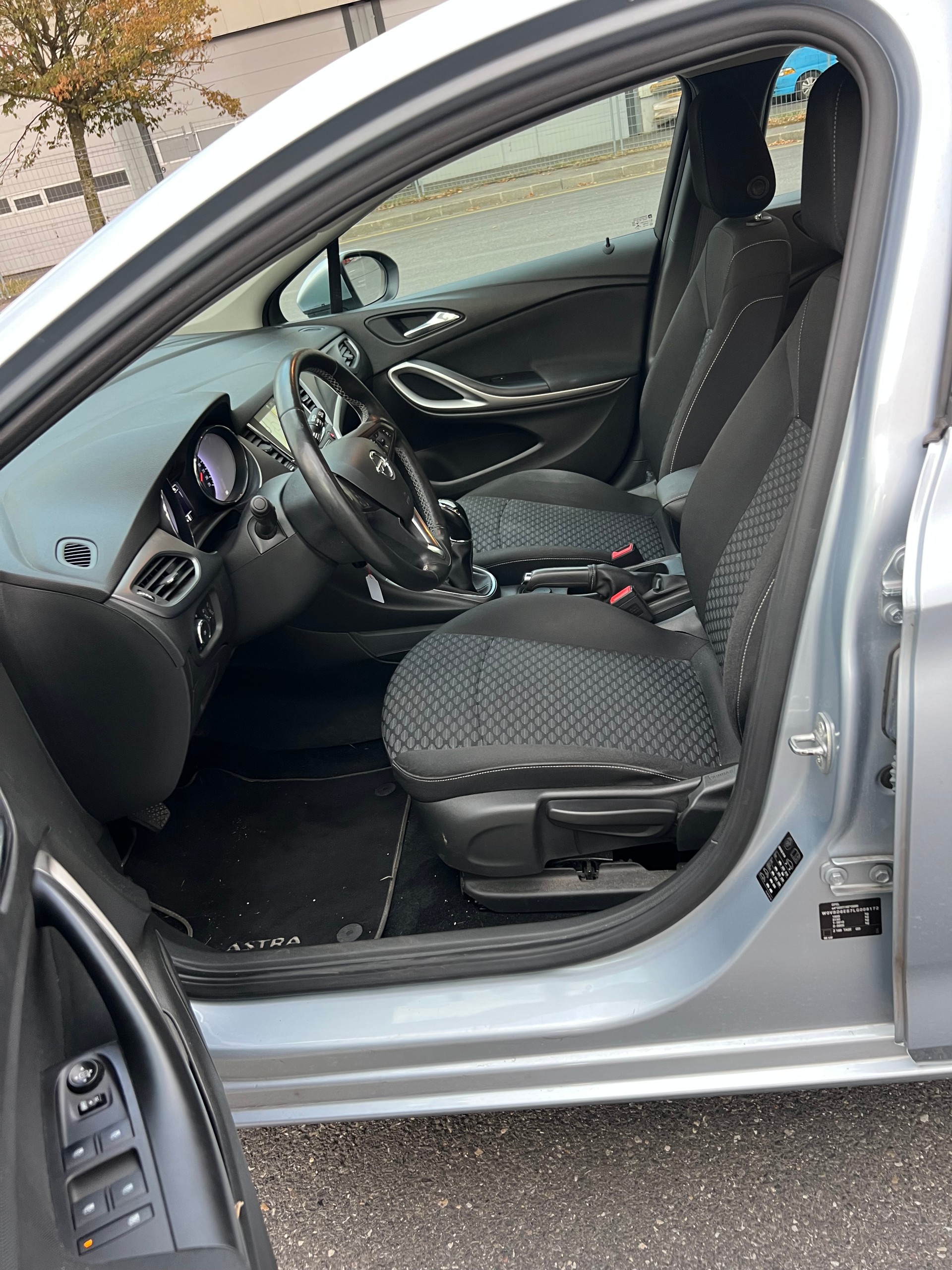 OPEL Astra 1.2i Turbo Elegance-image-9