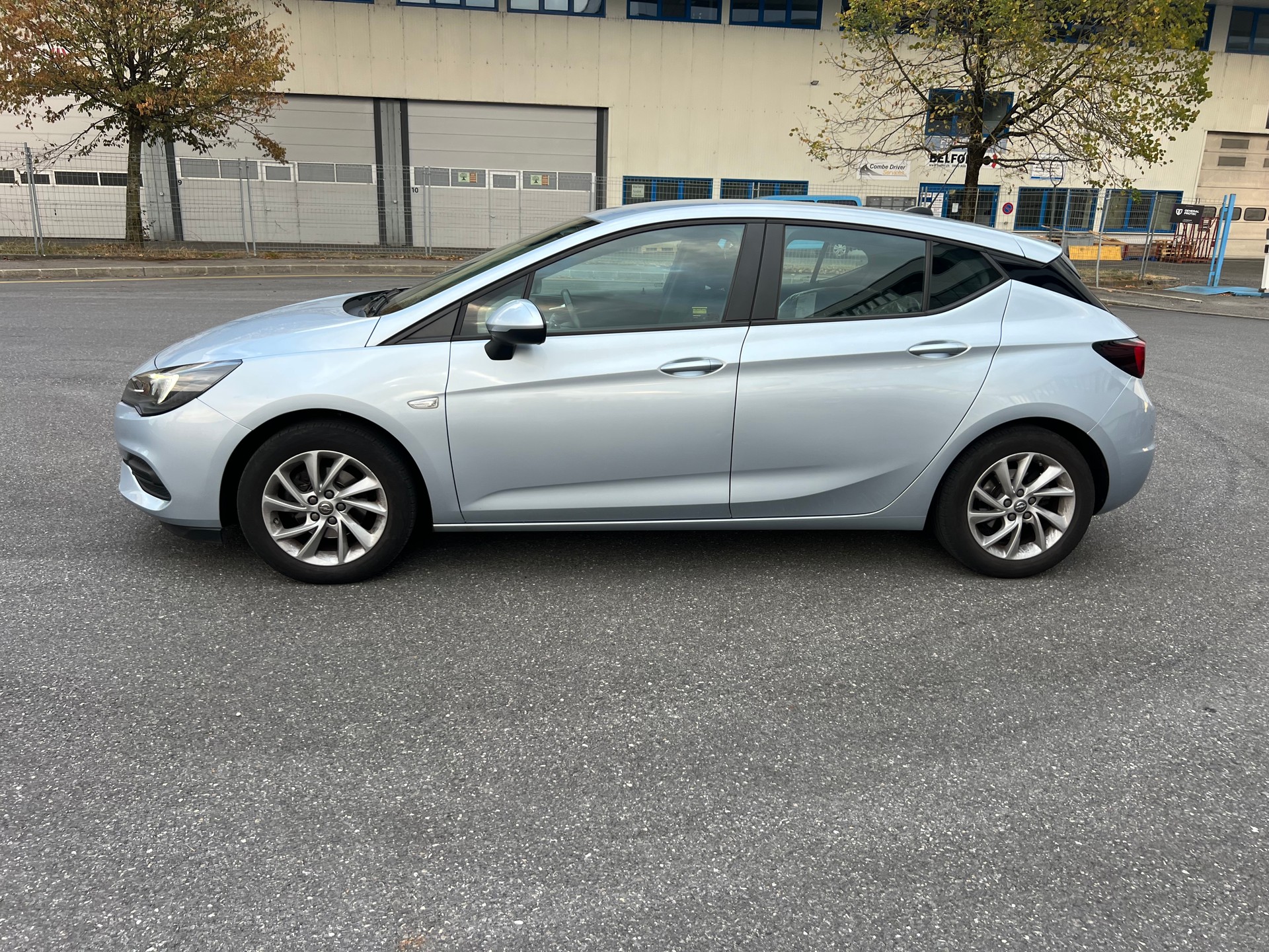 OPEL Astra 1.2i Turbo Elegance-image-2