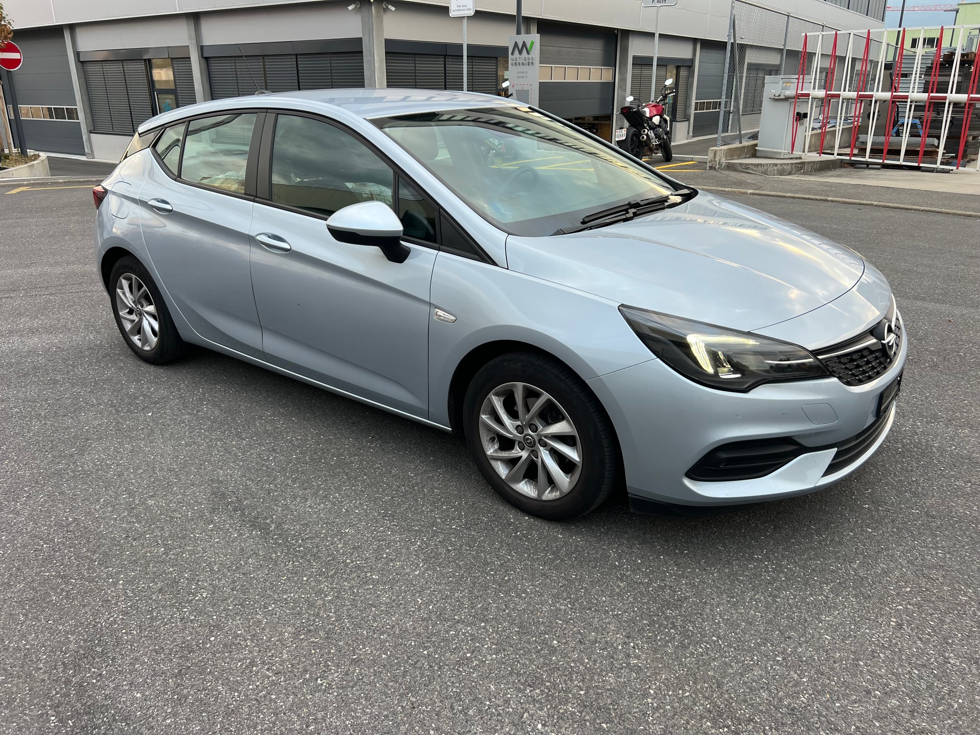 OPEL Astra 1.2i Turbo Elegance-image-7