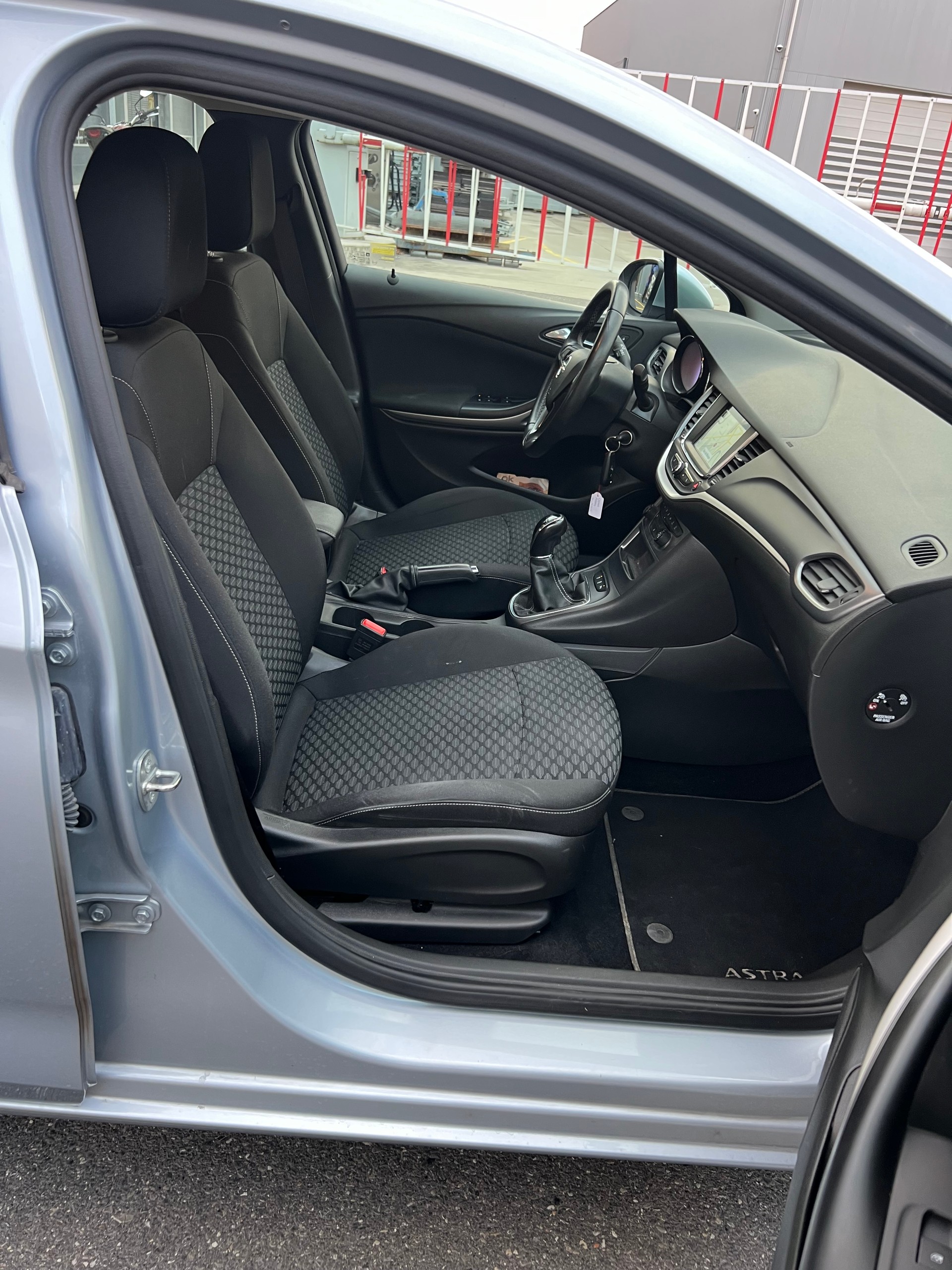 OPEL Astra 1.2i Turbo Elegance-image-13