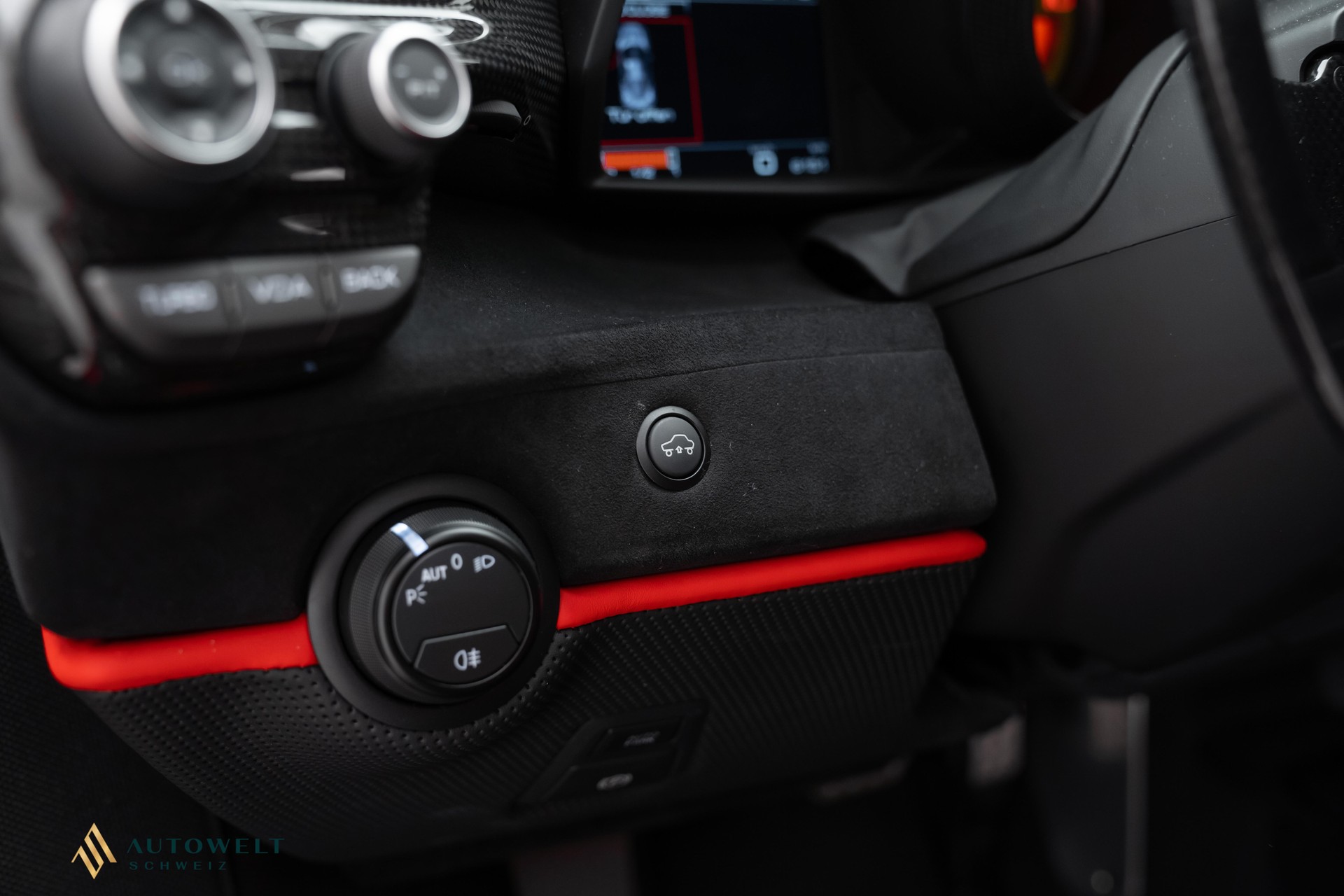 FERRARI 488 Pista 3.9 V8-showroom-element-3