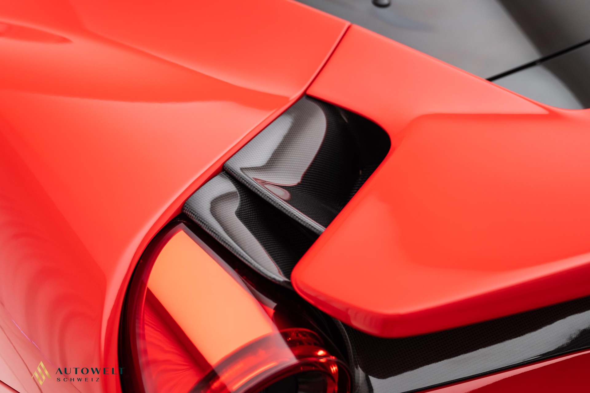 FERRARI 488 Pista 3.9 V8-image-4