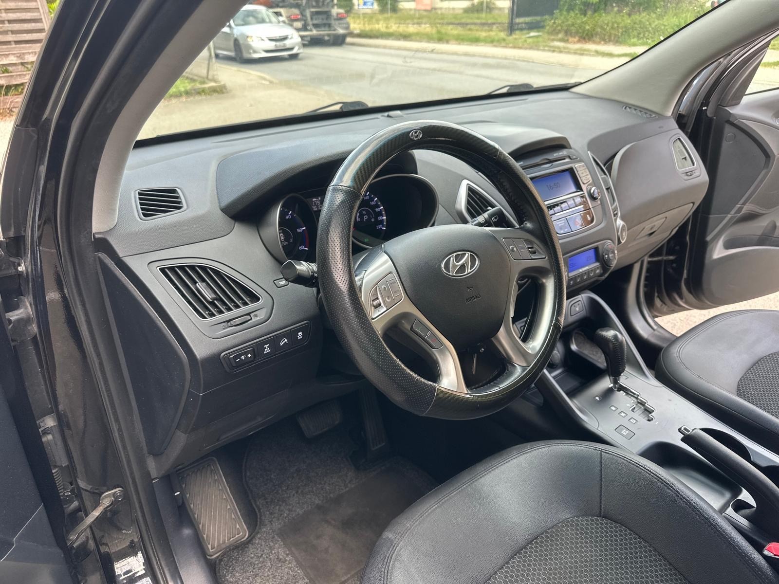 HYUNDAI iX 35 2.0 CRDi Style 4WD Automatic-image-8