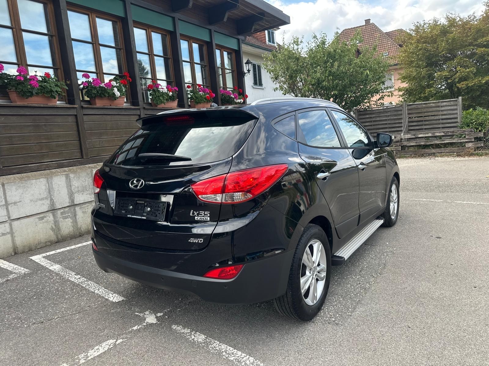 HYUNDAI iX 35 2.0 CRDi Style 4WD Automatic-image-3