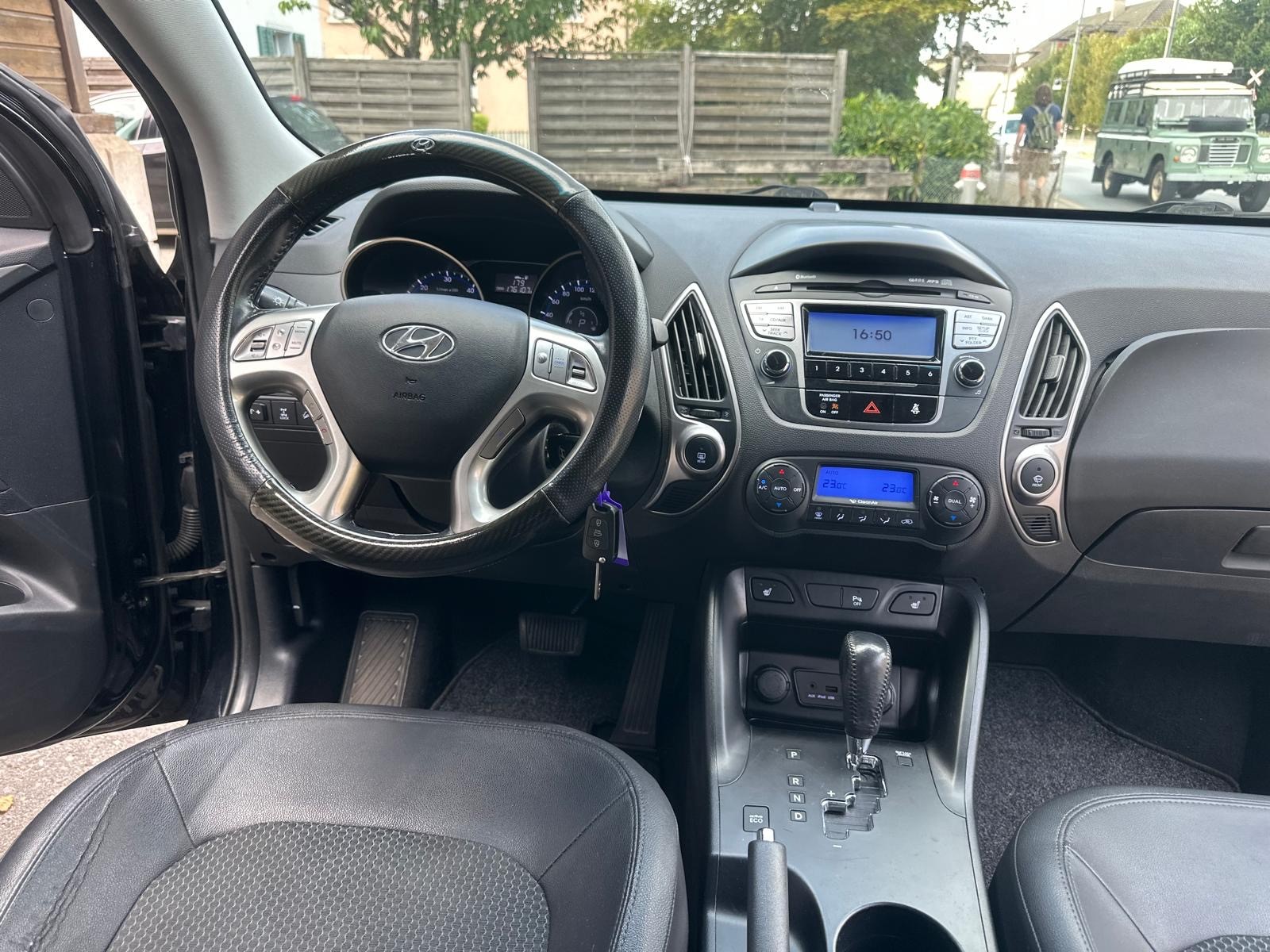 HYUNDAI iX 35 2.0 CRDi Style 4WD Automatic-image-7