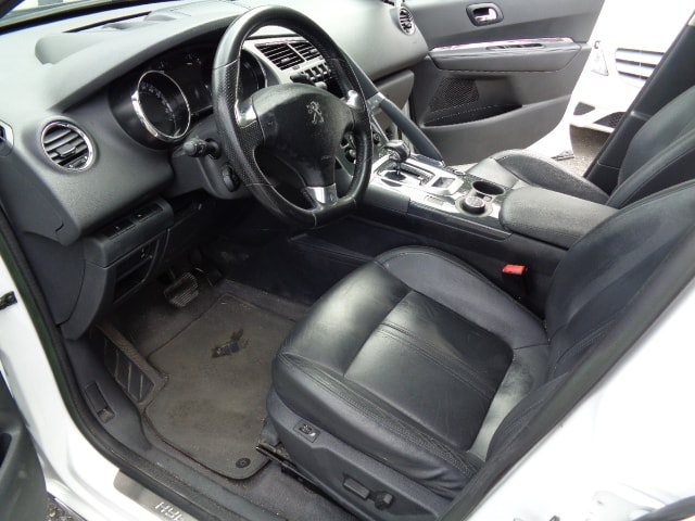 PEUGEOT 3008 HYbrid4 2.0 HDI ETG6-image-5