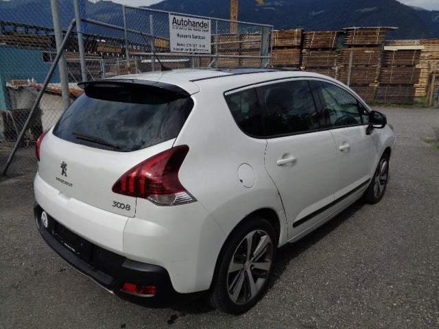 PEUGEOT 3008 HYbrid4 2.0 HDI ETG6-image-3
