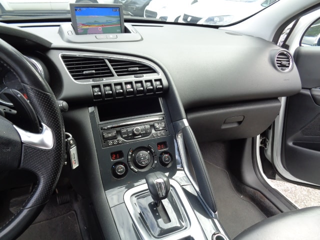 PEUGEOT 3008 HYbrid4 2.0 HDI ETG6-image-6
