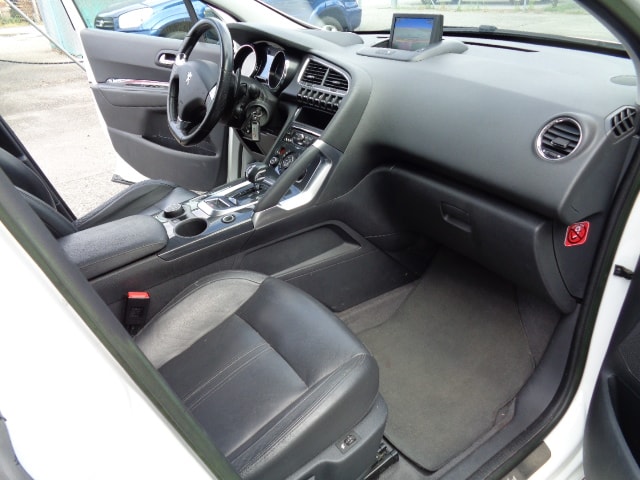PEUGEOT 3008 HYbrid4 2.0 HDI ETG6-image-8