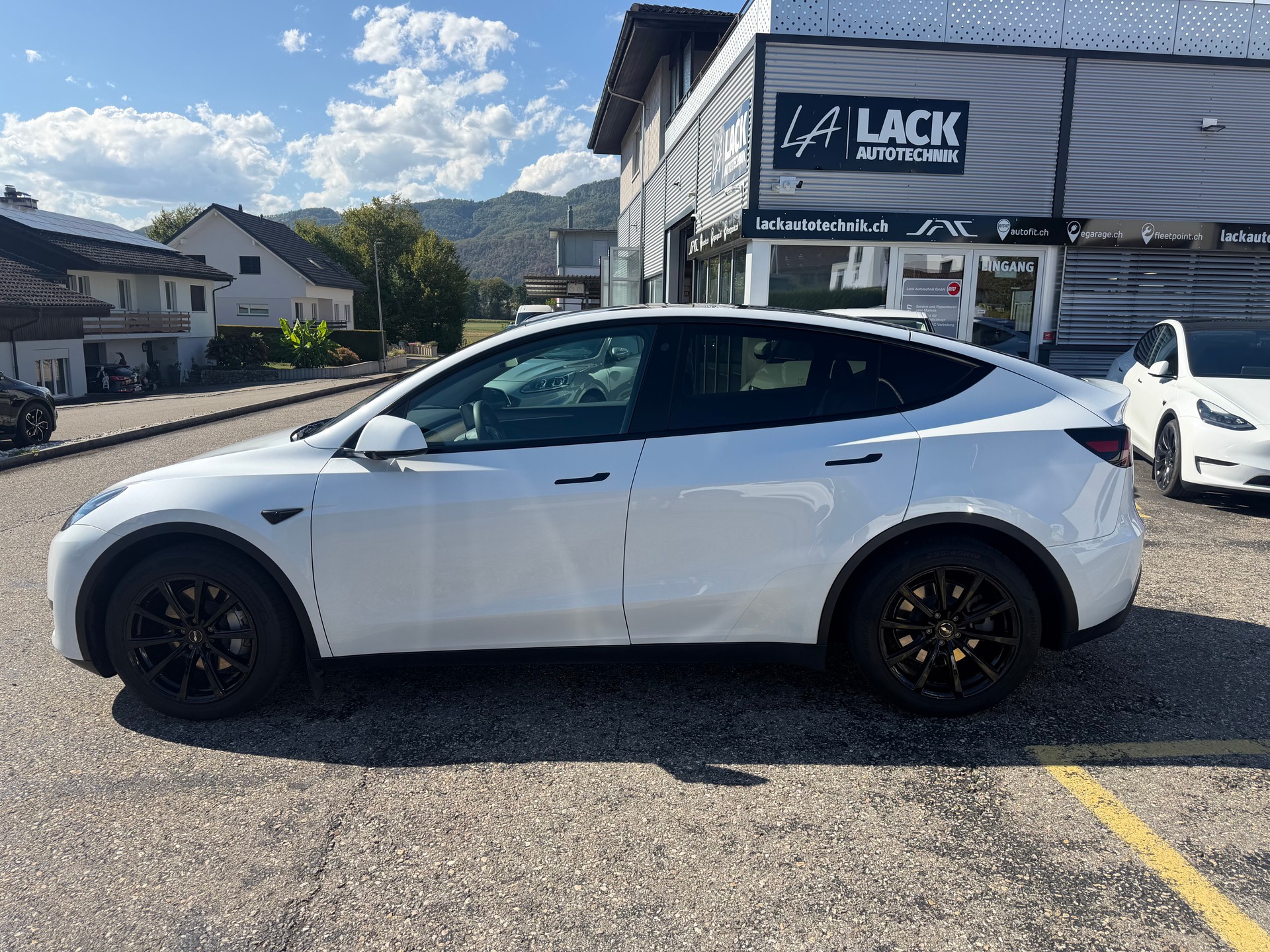 TESLA Model Y RWD-image-12