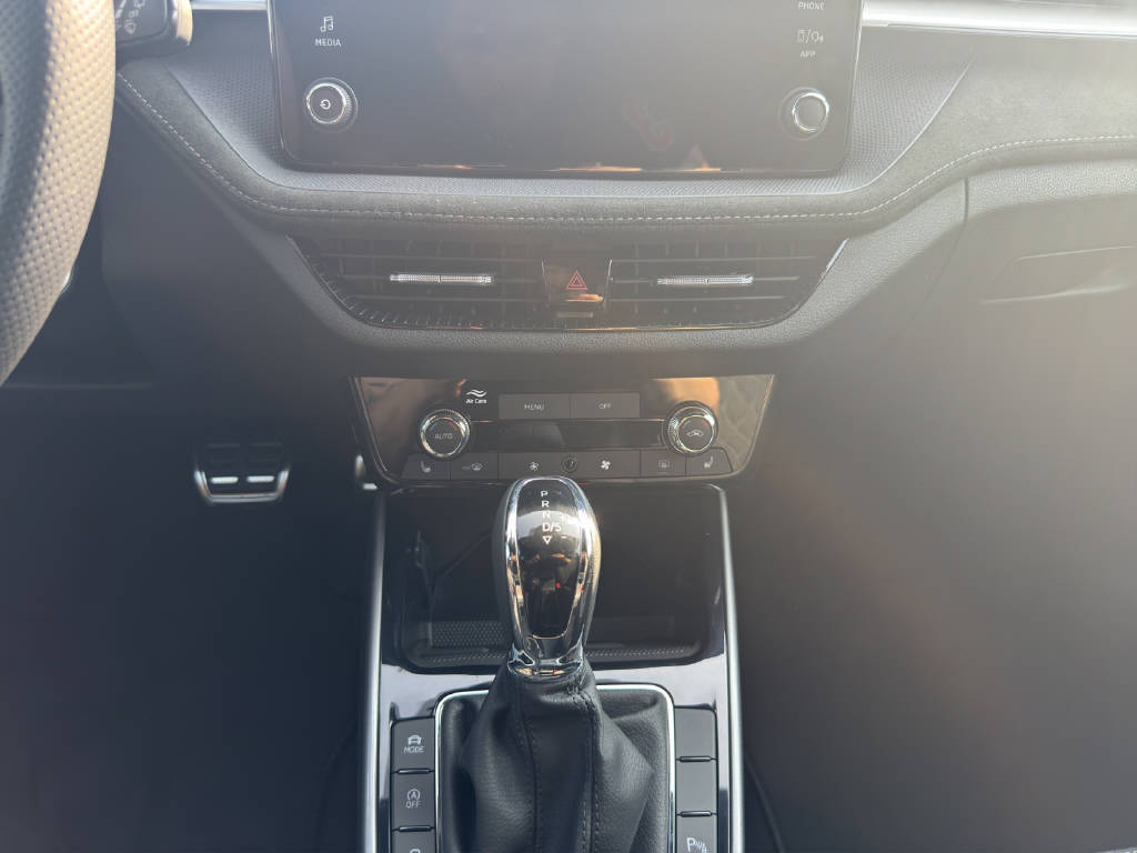 SKODA Fabia 1.0 TSI Dynamic DSG-image-11