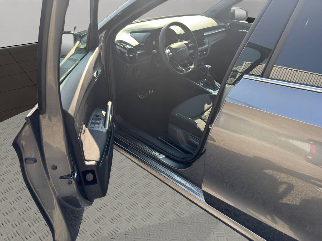SKODA Fabia 1.0 TSI Dynamic DSG-image-12