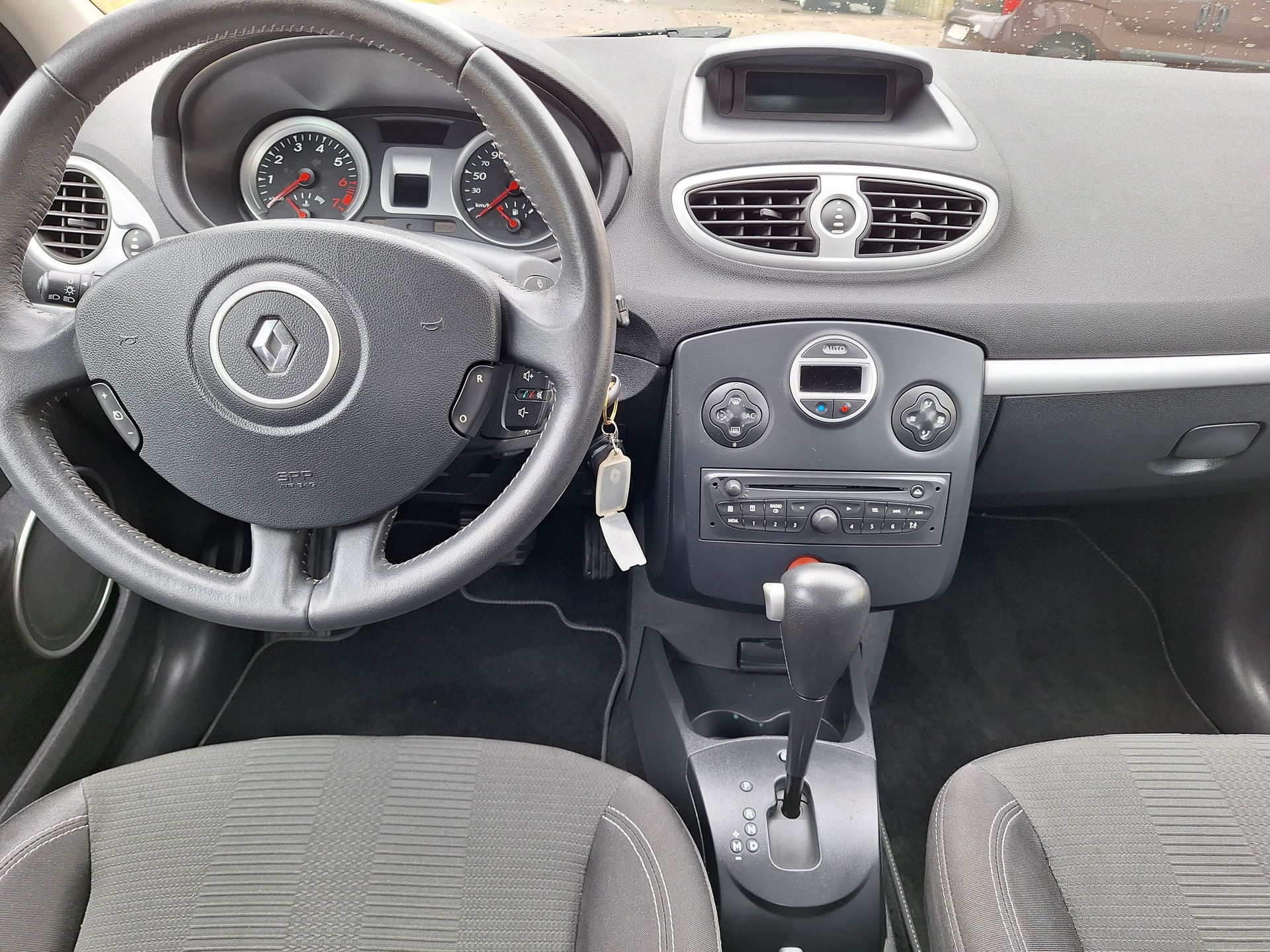 RENAULT Clio 1.6 16V Exception Automatic-image-10