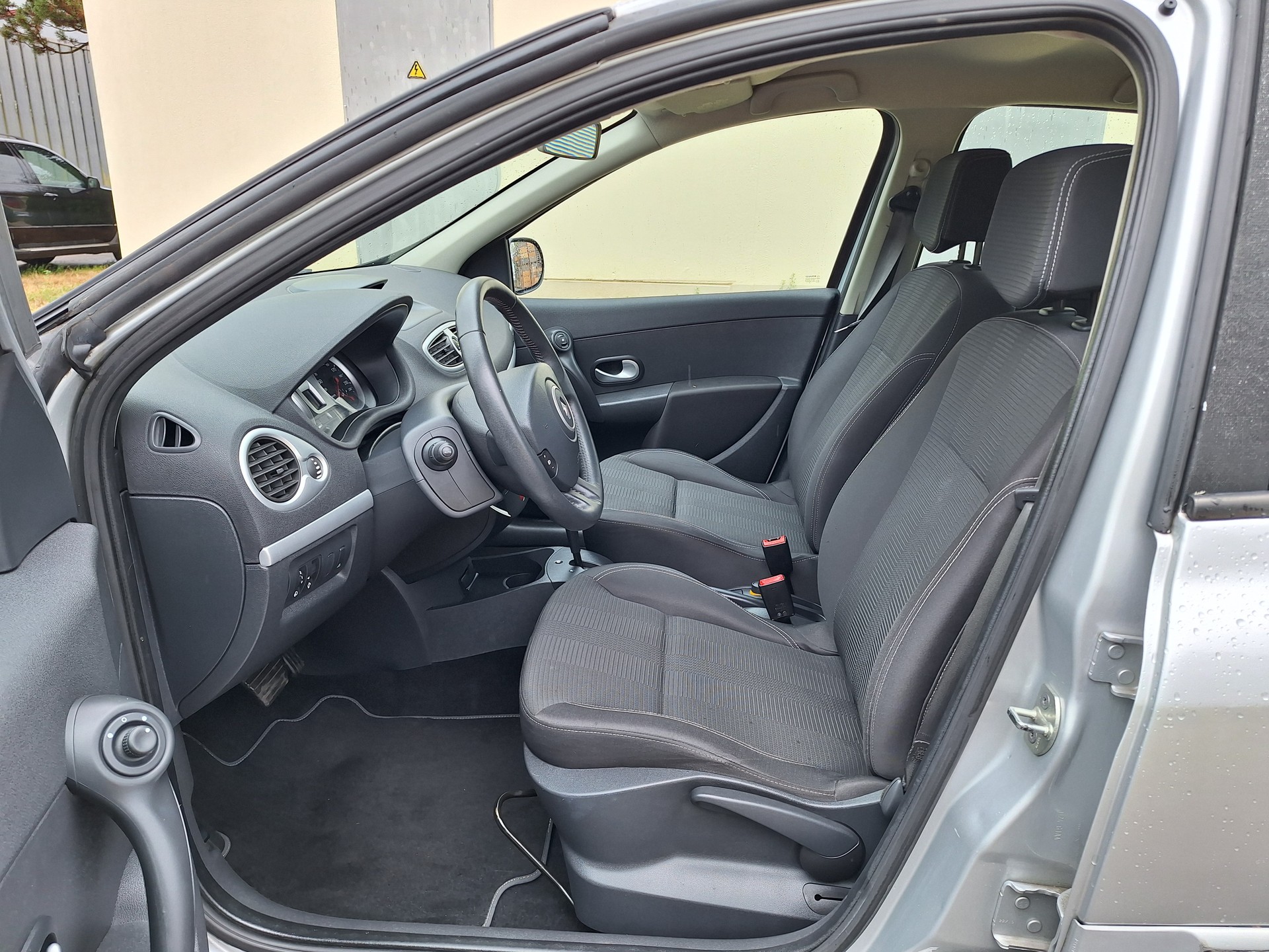 RENAULT Clio 1.6 16V Exception Automatic-image-6