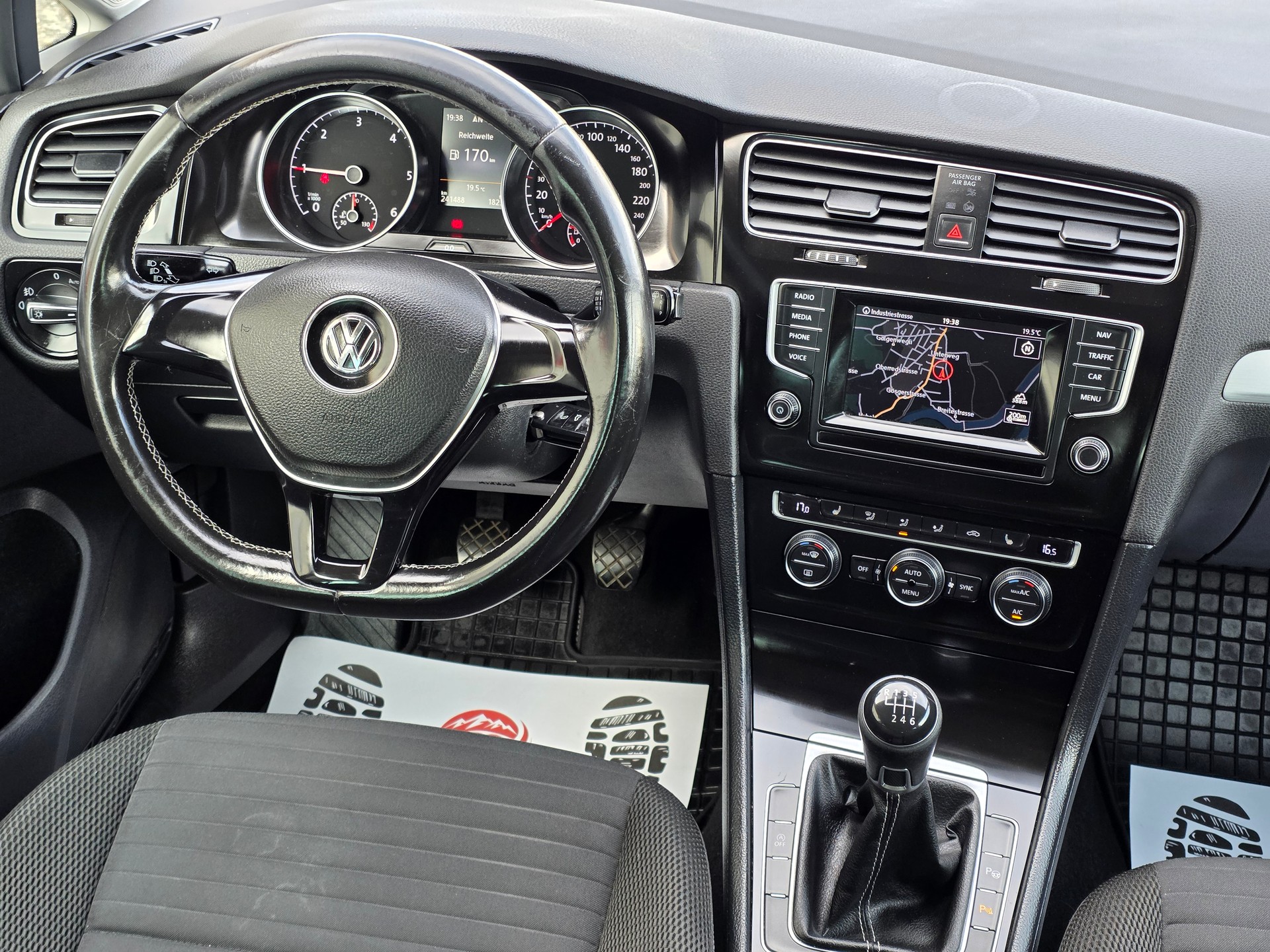 VW Golf 2.0 TDI Cup-image-7