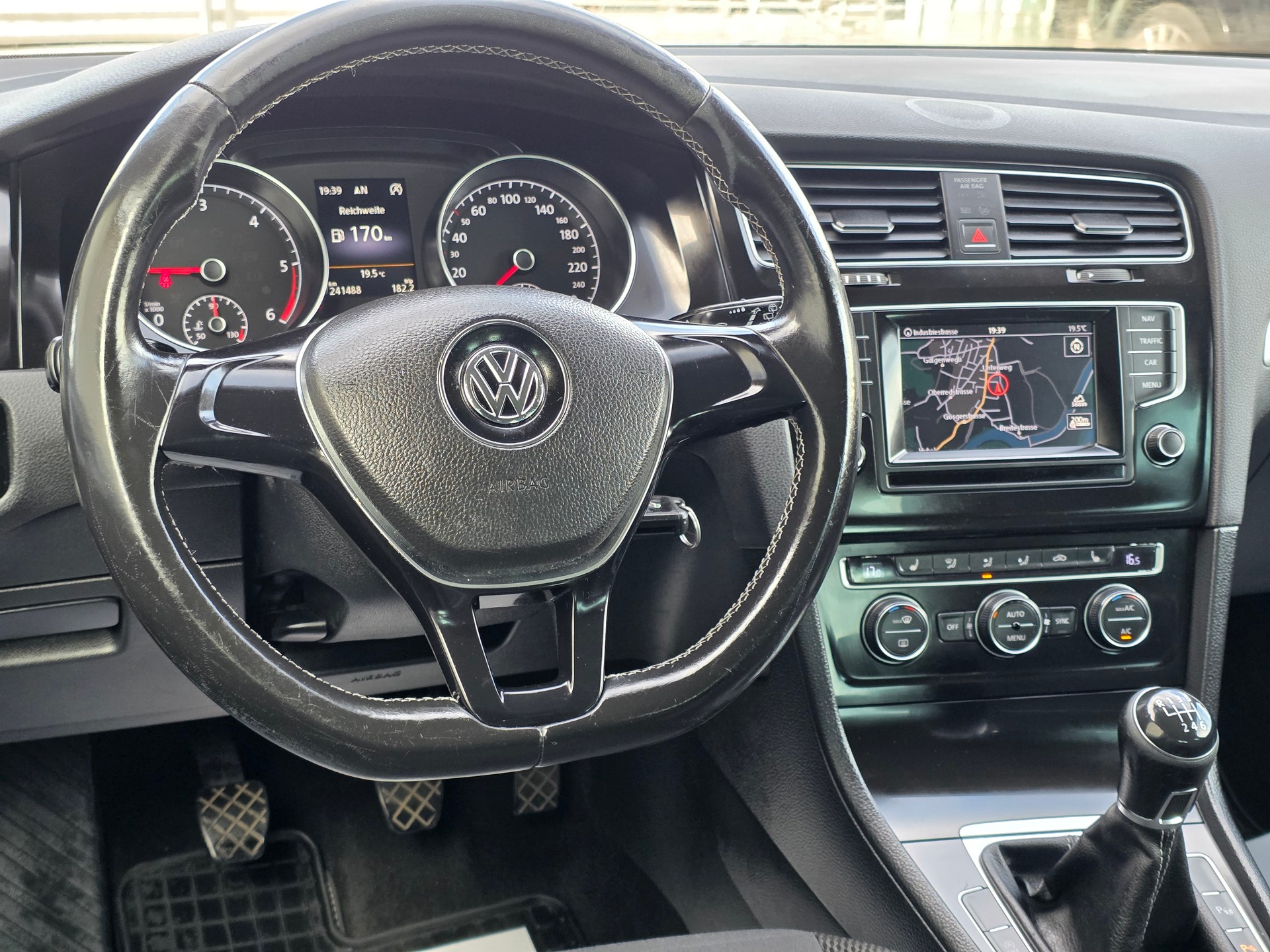 VW Golf 2.0 TDI Cup-image-9