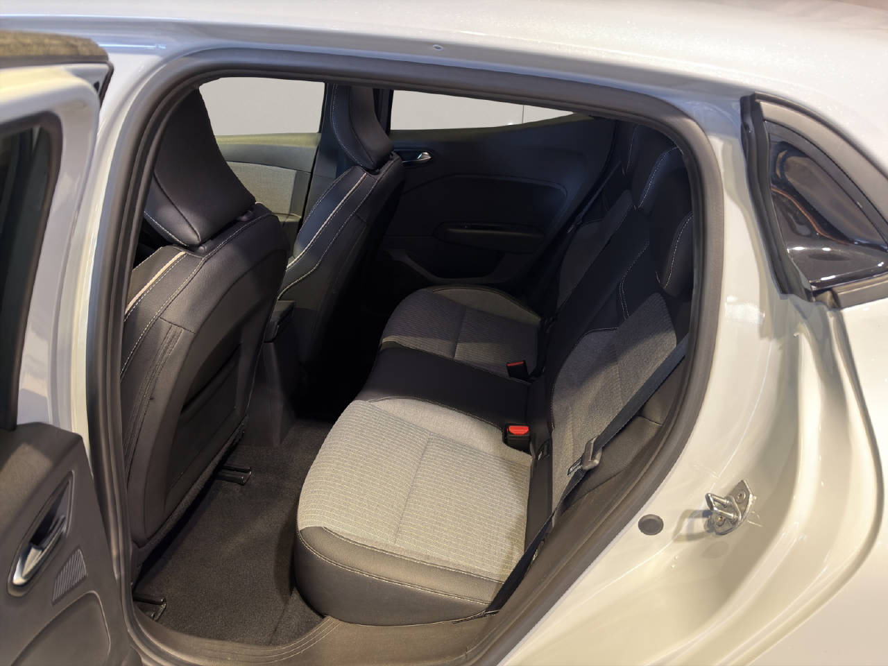 RENAULT Clio 1.0 TCe techno CVT-image-5