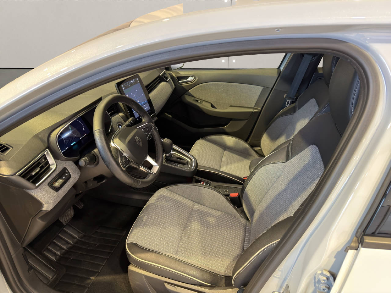 RENAULT Clio 1.0 TCe techno CVT-image-4