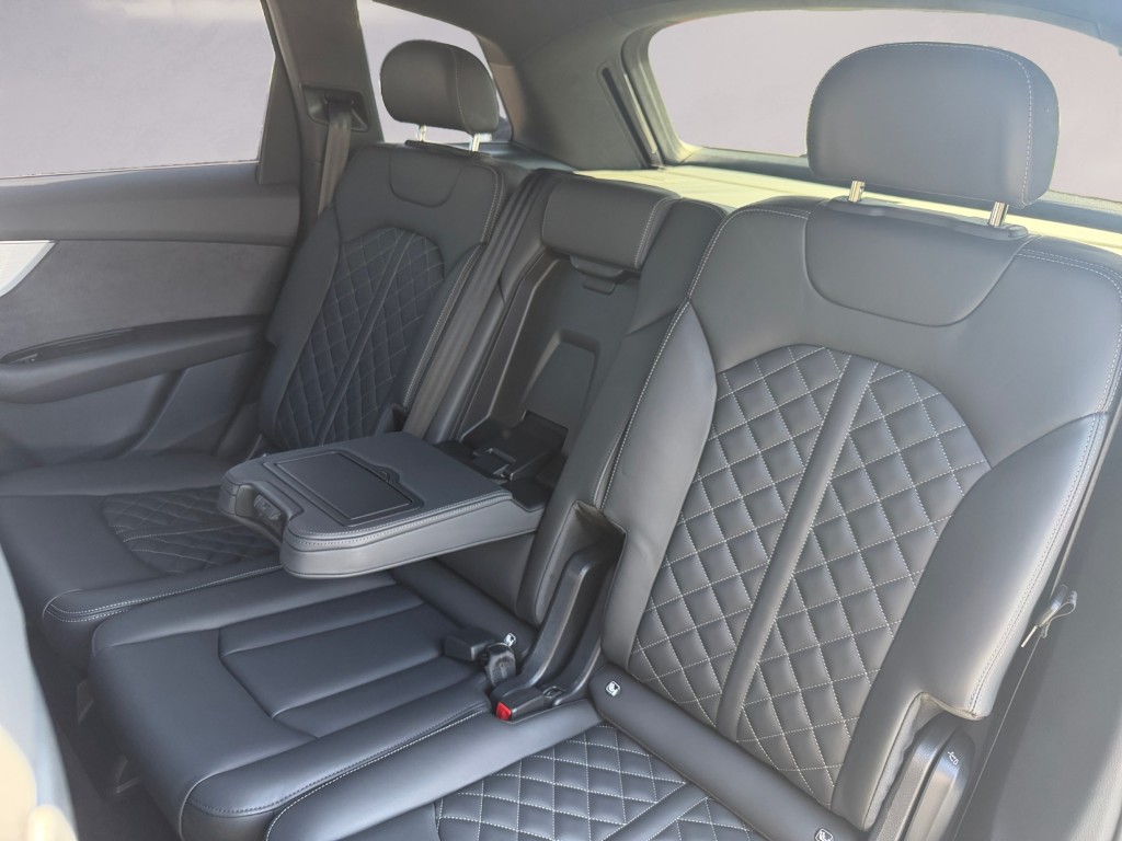AUDI Q7 SUV TFSI e quattro 290 kW S line tiptronic-image-15