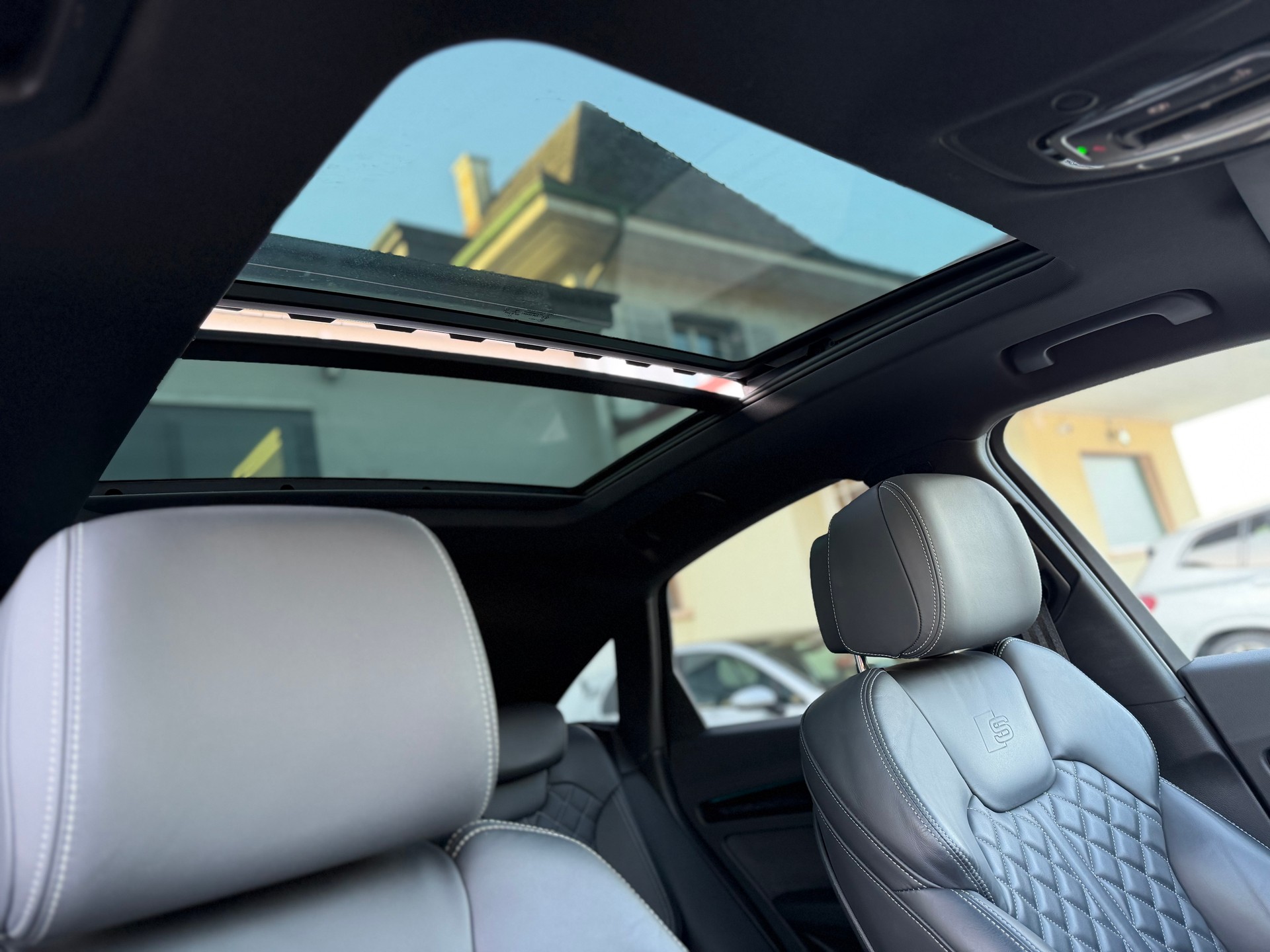 AUDI Q5 Sportback 45 TFSI S line quattro S-tronic-image-19