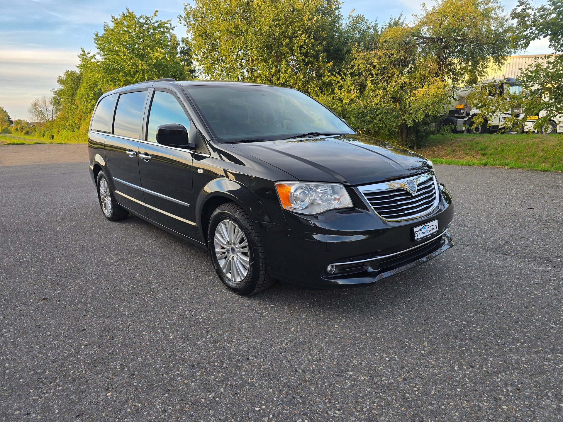 LANCIA Voyager 3.6 V6 Gold Automatic-image-1