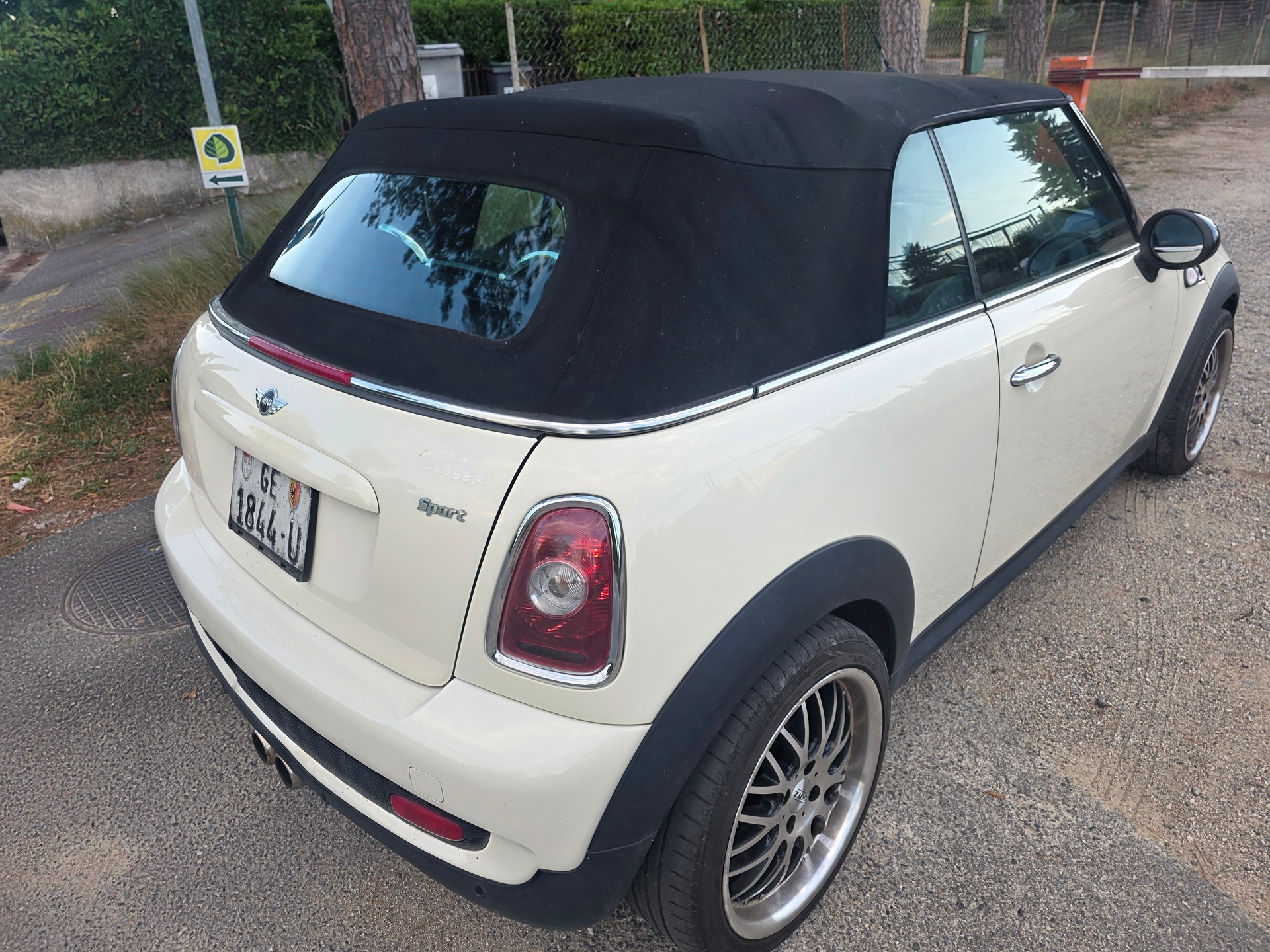 MINI Cooper S Cabriolet-image-2