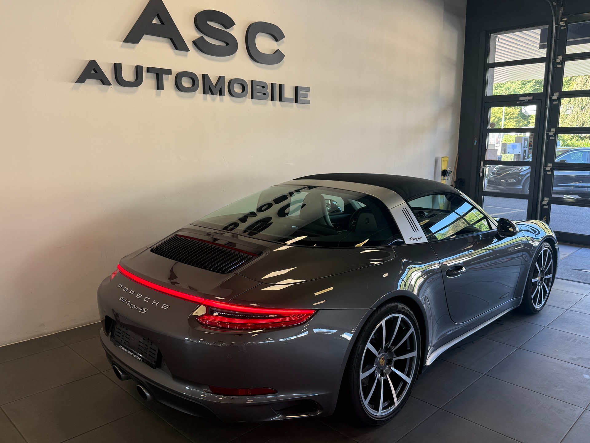 PORSCHE 911 Targa 4S-image-3