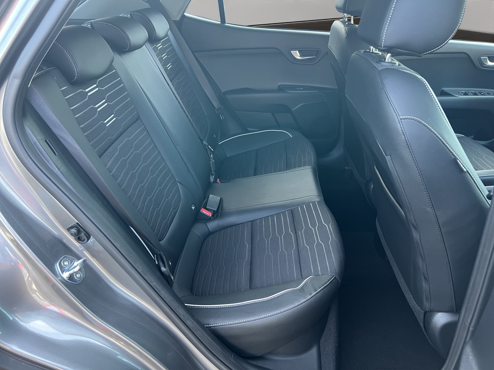 KIA Stonic 1.0 T-GDi GT-Line / Sportlenkrad / LED Scheinwerfer / USB-Anschluss-image-15