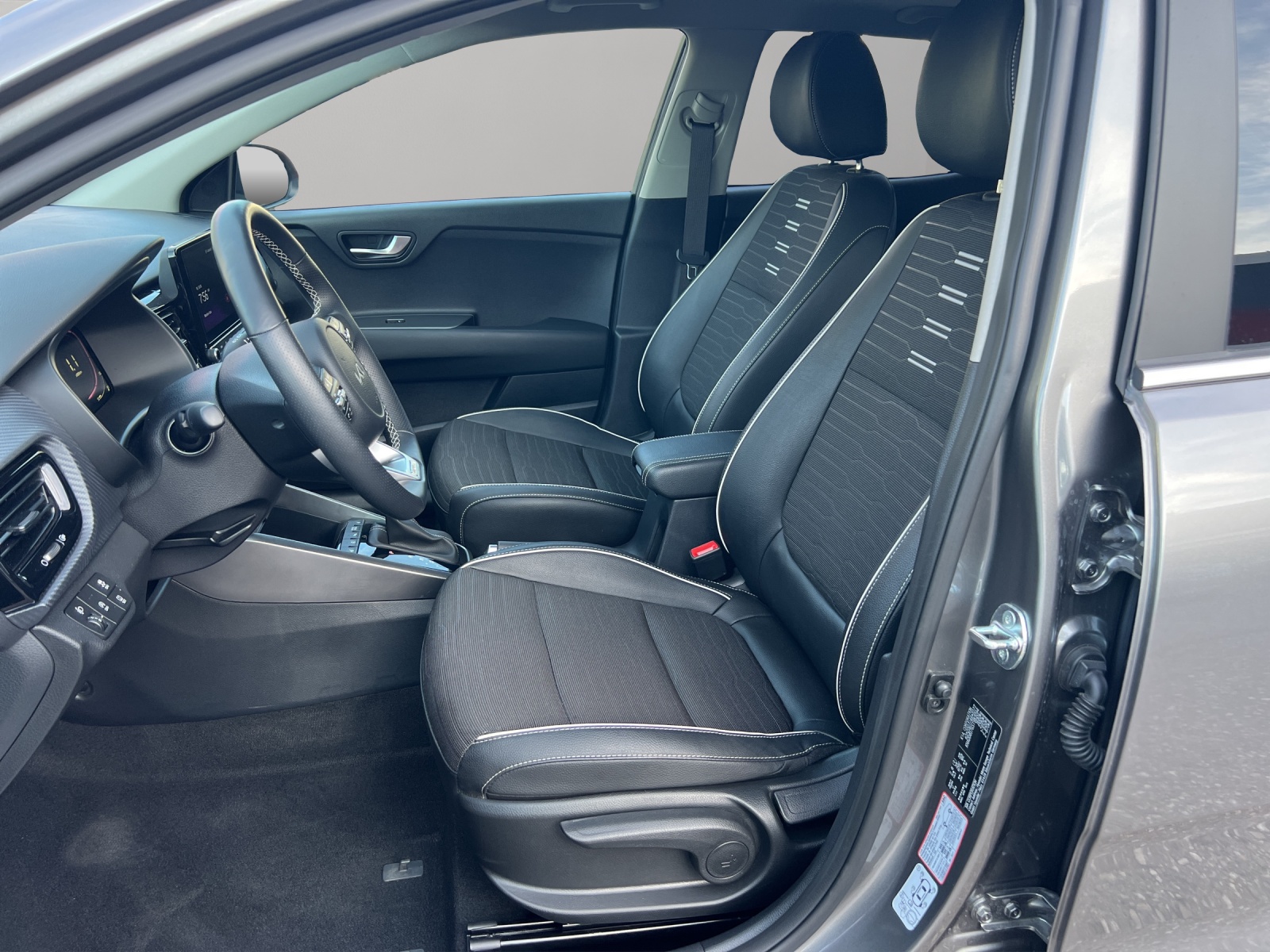 KIA Stonic 1.0 T-GDi GT-Line / Sportlenkrad / LED Scheinwerfer / USB-Anschluss-image-8