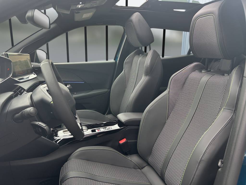 PEUGEOT 2008 1.2 145 MHEV GT-image-7