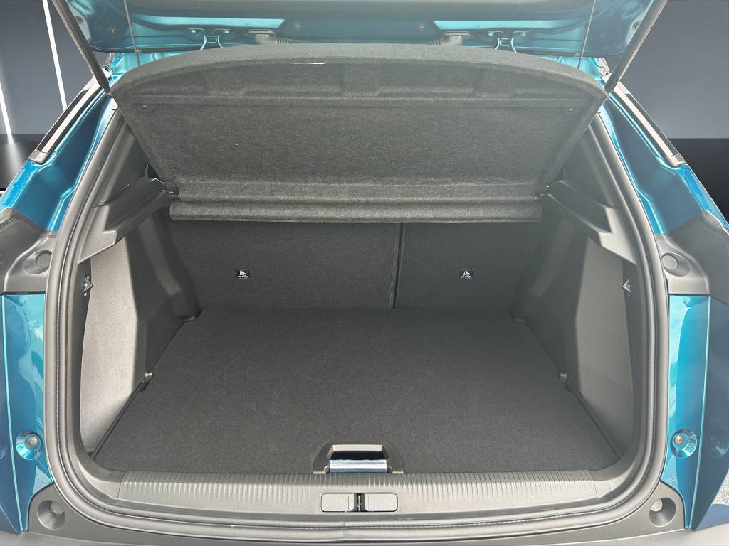 PEUGEOT 2008 1.2 145 MHEV GT-image-11
