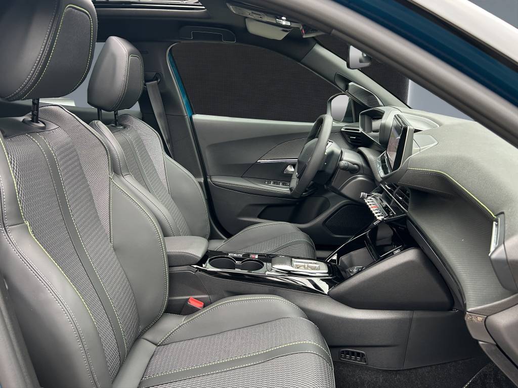 PEUGEOT 2008 1.2 145 MHEV GT-image-10